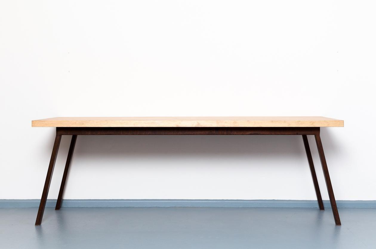 Upcycling Tisch aus recyceltem Vollholz & oxidiertes Eisen | VALKENBURG #johanenlies #interiordesign