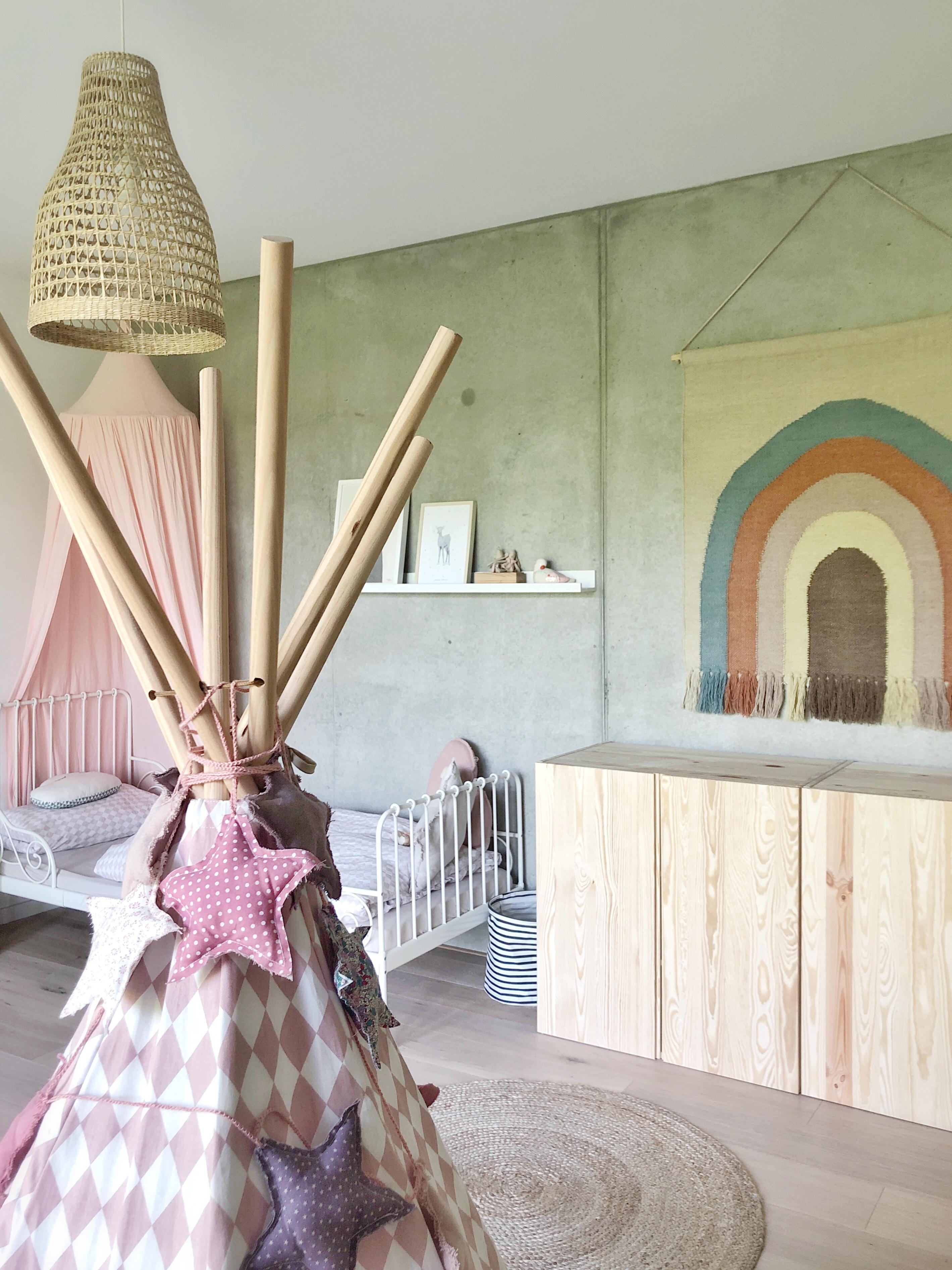 Update für das Zimmer der Jüngsten!
#kinderzimmer#kidsroom#ikea#betonwand#sichtbeton