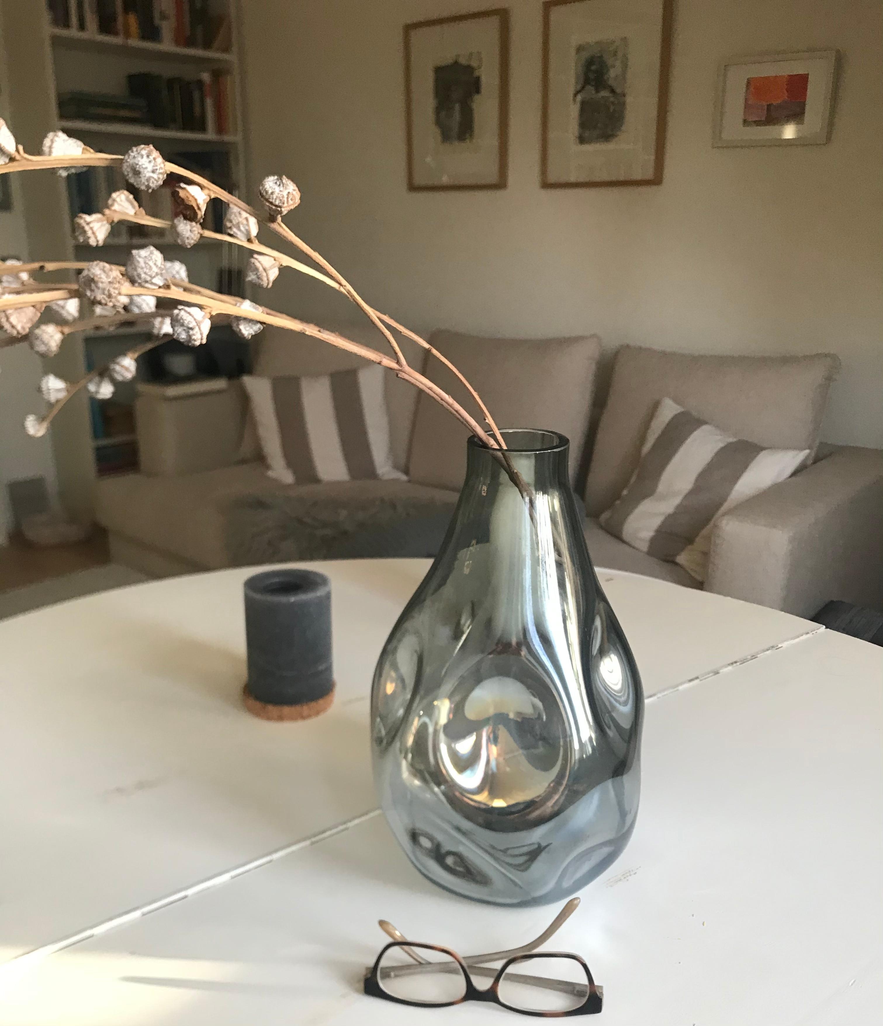 Vase mit Brille - schon lange von mir gewünscht- gestern ein Herz gefasst und gekauft! 