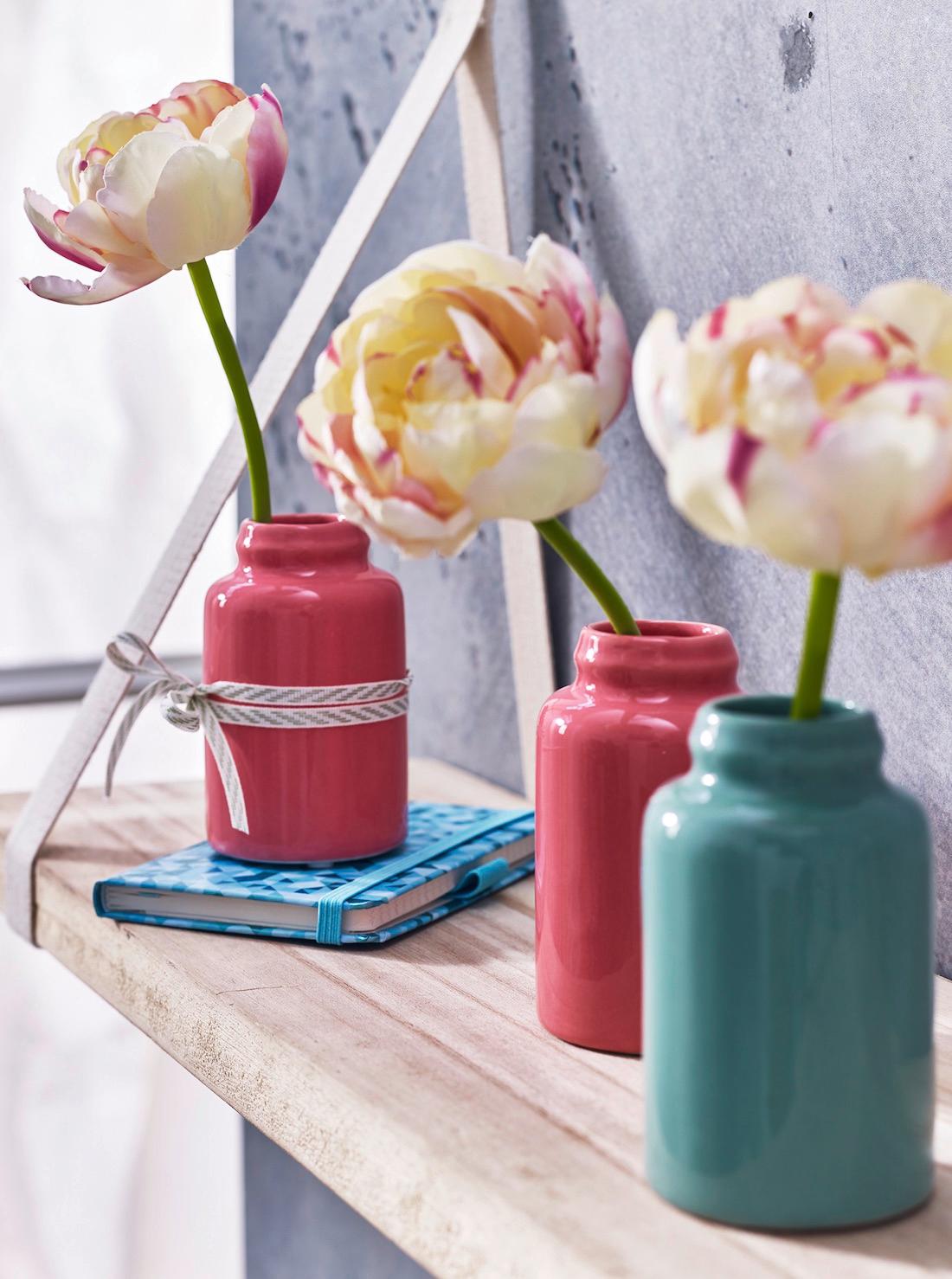 Vasen aus der DEPOT Frühlingskollektion "Mint & Bloomy" #vase #grünevase ©DEPOT Frühlingskollektion "Mint & Bloomy"