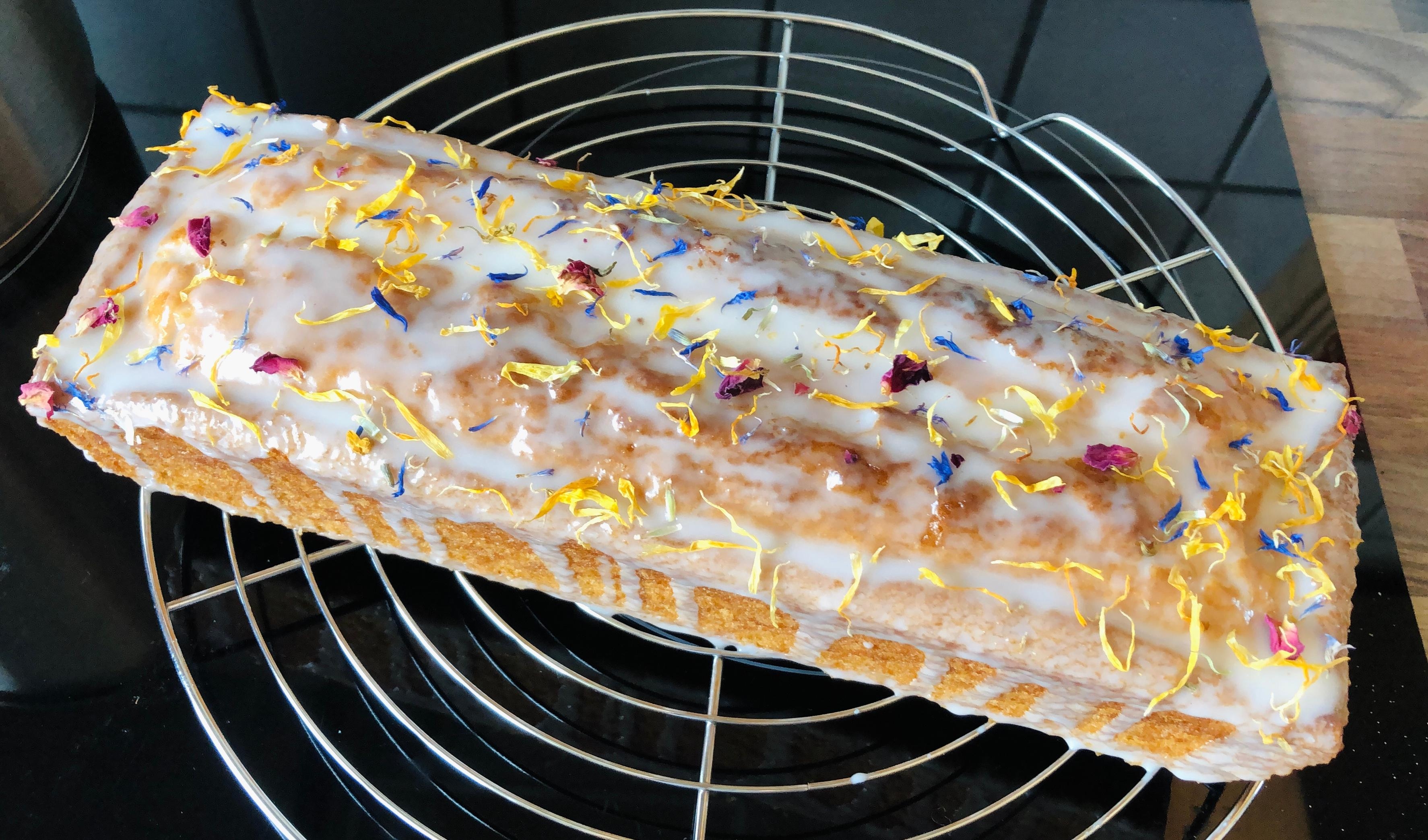 Veganer Kastenkuchen mit Blüten-Topping 🌺🌼🌸 #kuchenliebe #droetker #vegan 