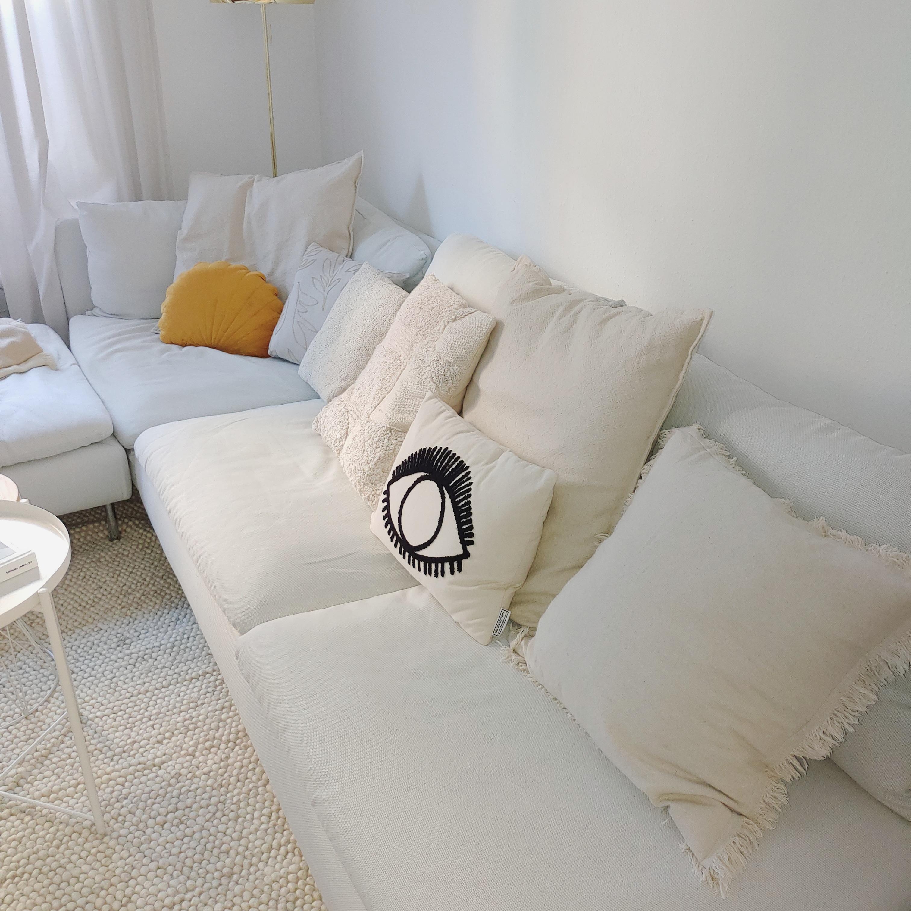 Verliebt in den neuen Teppich...

#Teppich #Sofa #Skandi #Hygge #Kissen #Wohnzimmer #couchliebt 