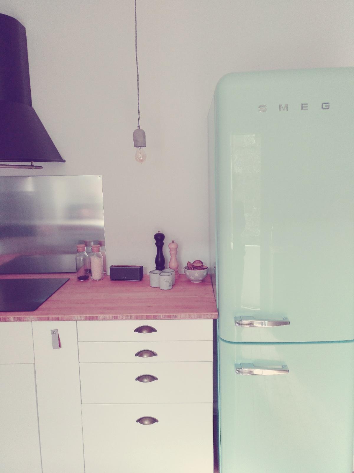 Verliebt in unsere neue Küche

#smeg #retro #edison #betonlampe #mint #bambus #kitchen