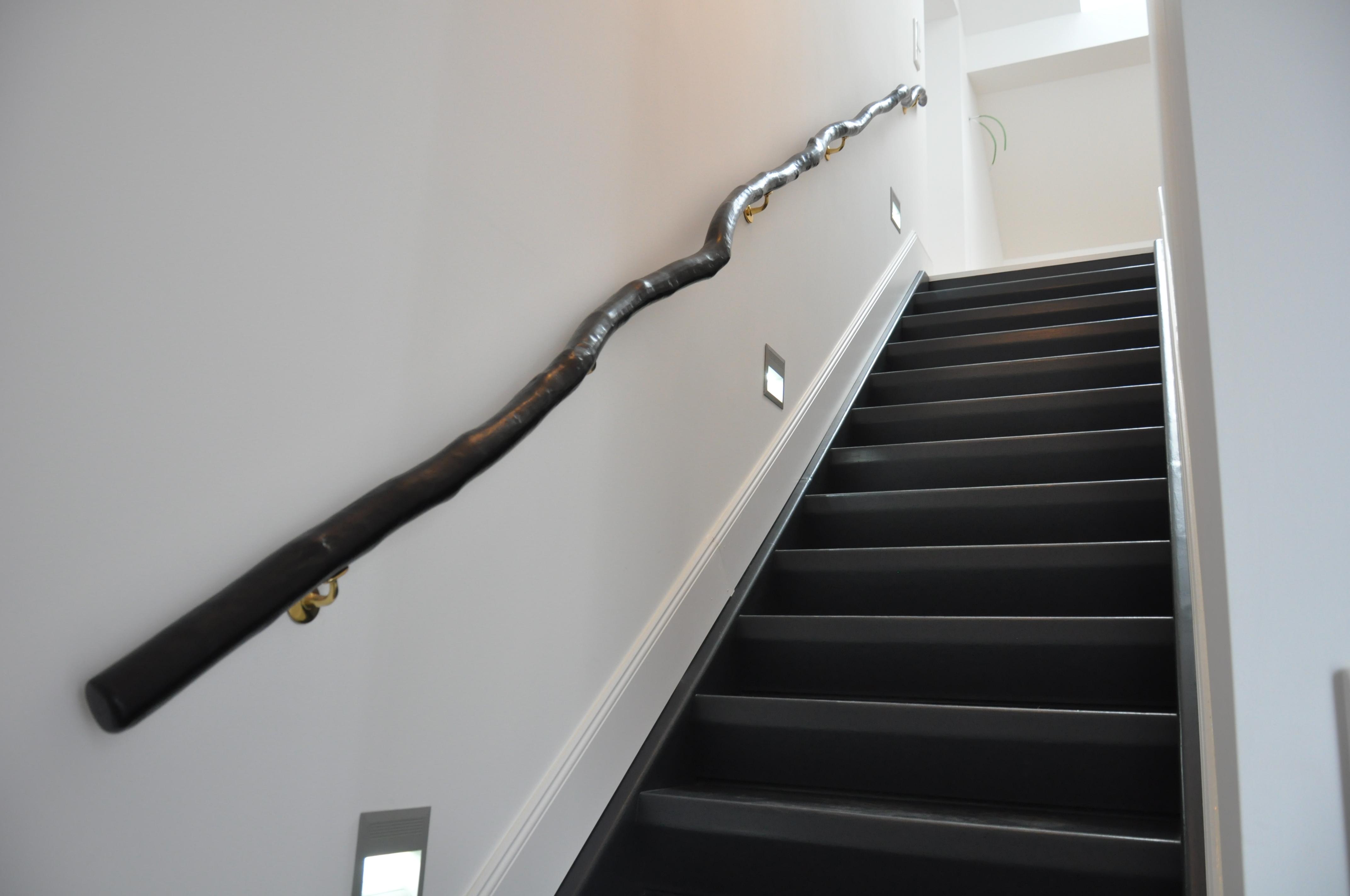 Versteckte Treppe im Wohlfühl Fabrik Loft 210qm zu mieten #handlauf #treppenbeleuchtung ©Tatjana Adelt