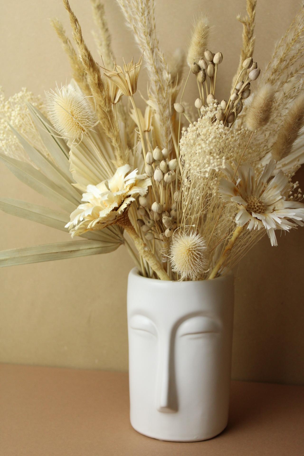 Verträumt durch den Herbst mit den Face-Vasen und wunderschönen Trockenblumen.

#trockenblumenliebe #vasenglueck