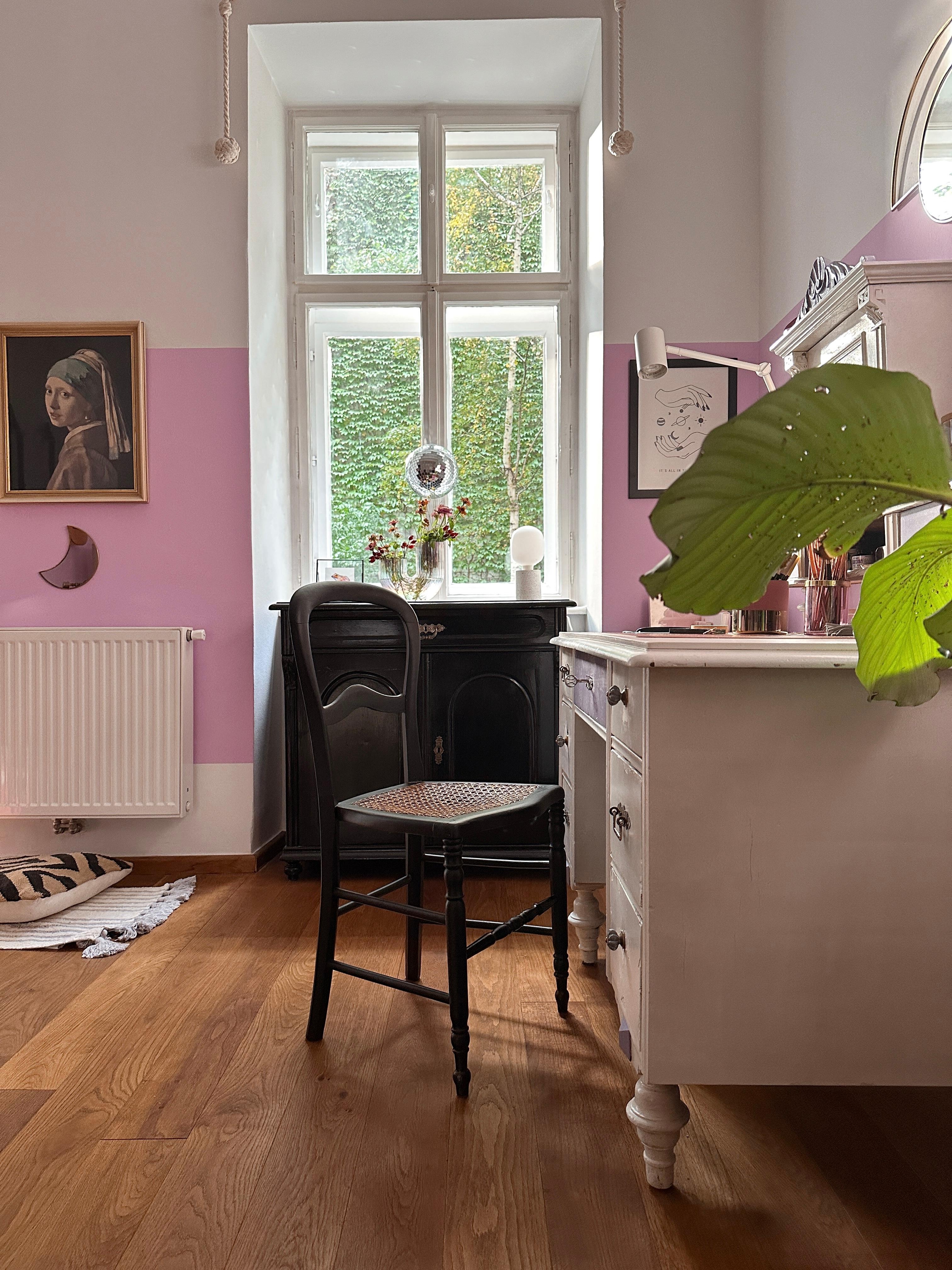 Vintage-Möbel-Liebe 🖤

#rosa #pink #schwarz #vintage #secondhand #lackiert #diy #altbau #arbeitsplatz #schreibtisch #sessel