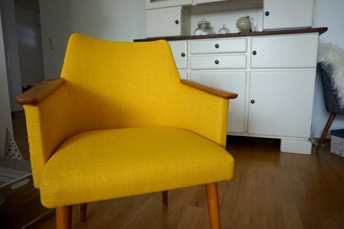 Vintage-Stuhl mit neuem Stoff von Ikea überzogen #vintage #gelb #ikea