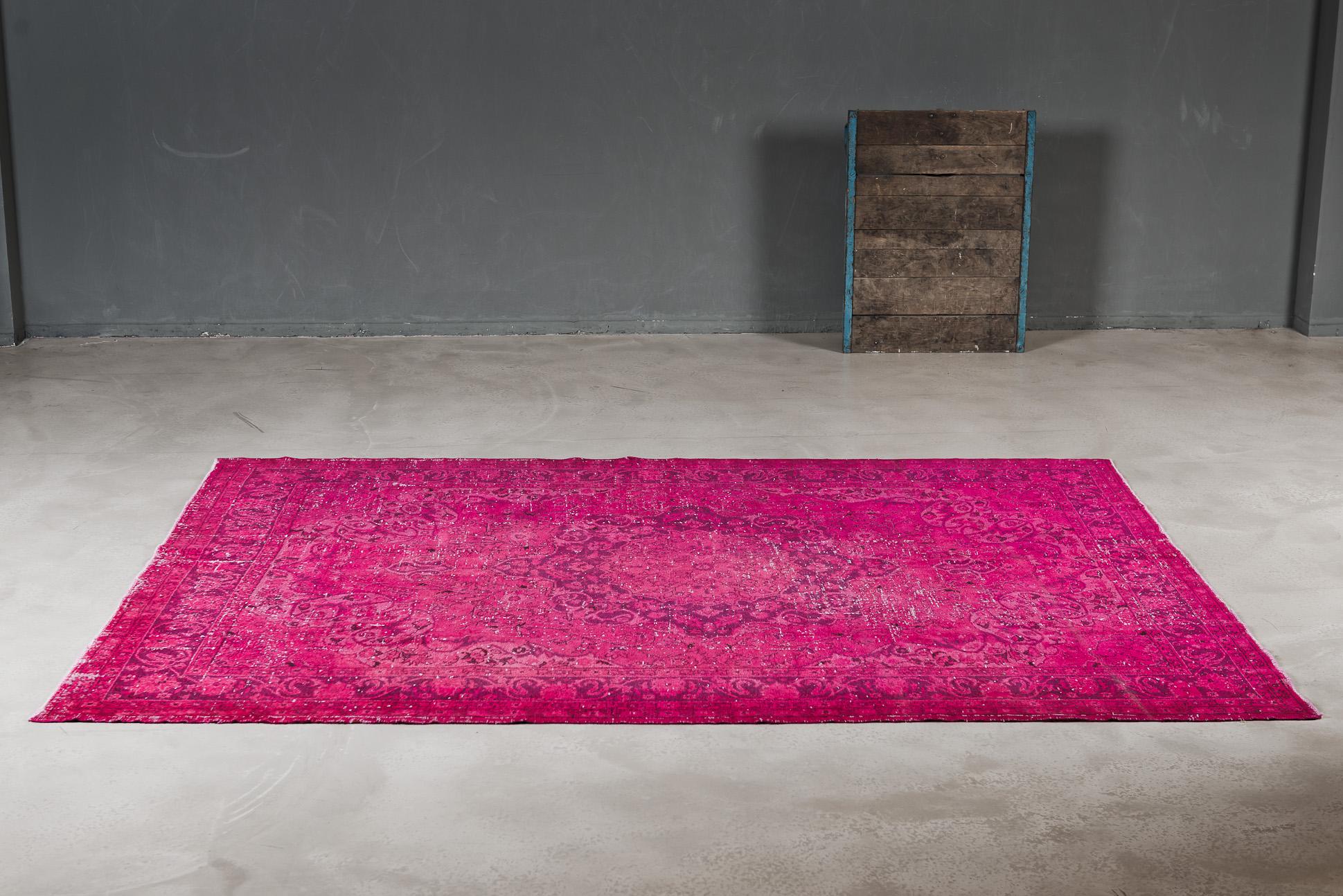 Vintage Teppich in intensivem Pink #teppich #pinkfarbenerteppich ©THE KNOTS