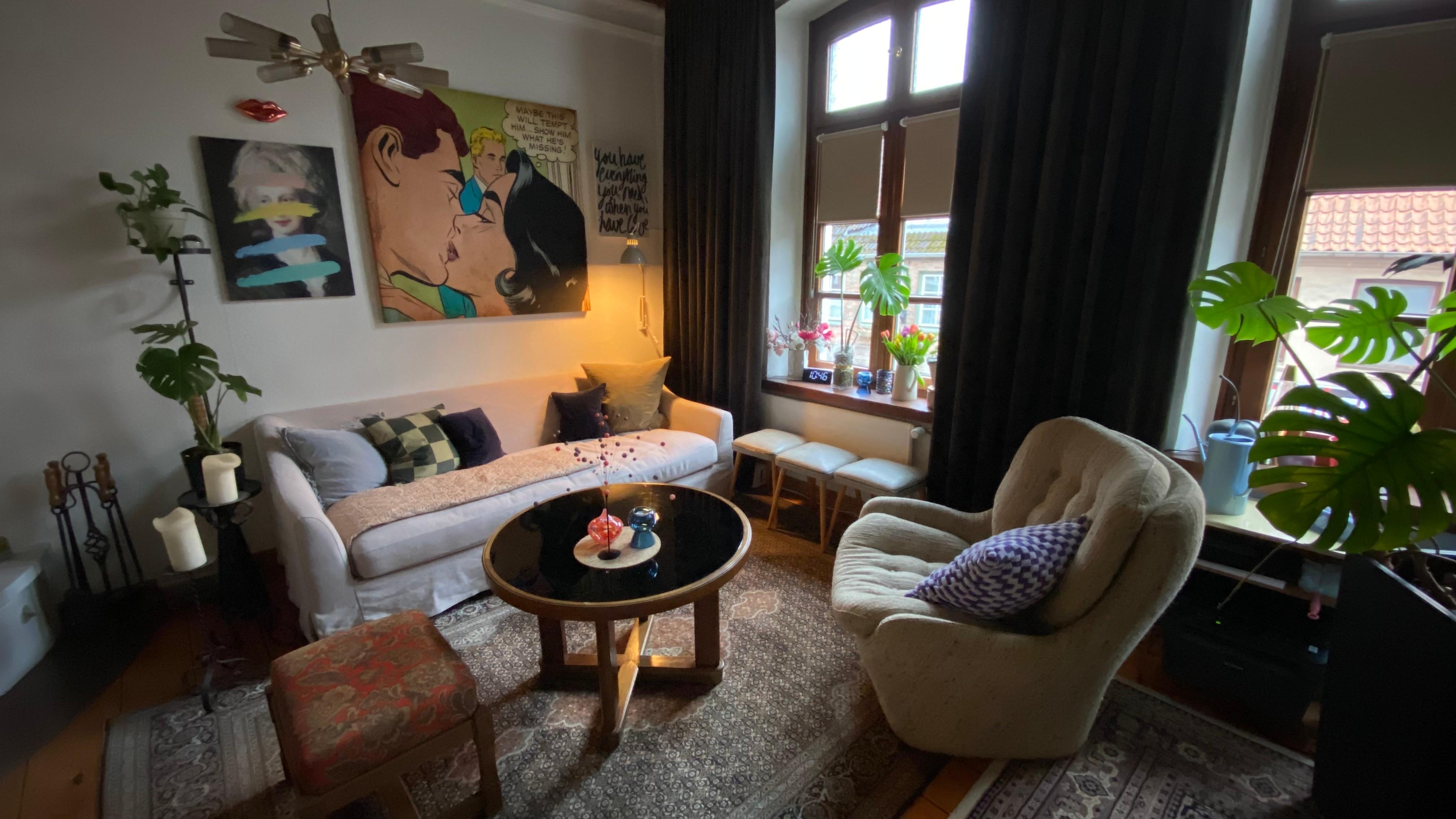 #vintagemeetsikea ist in der neuen gemütlichen Sofa-Ecke wohl aktuell das Motto. Ich lieb die Farben. Hab einen schönen Freitag 💋 