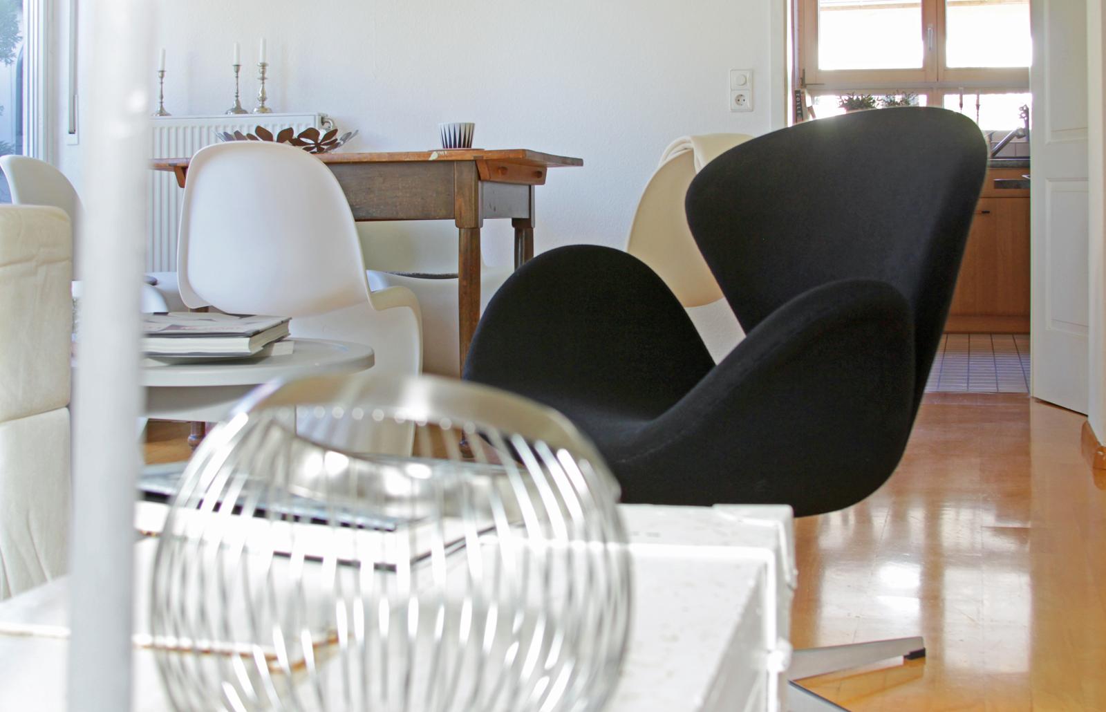 Vitra-Möbel kombiniert mit Antiquitäten #wohngestaltung ©Scheewe-Pfeil