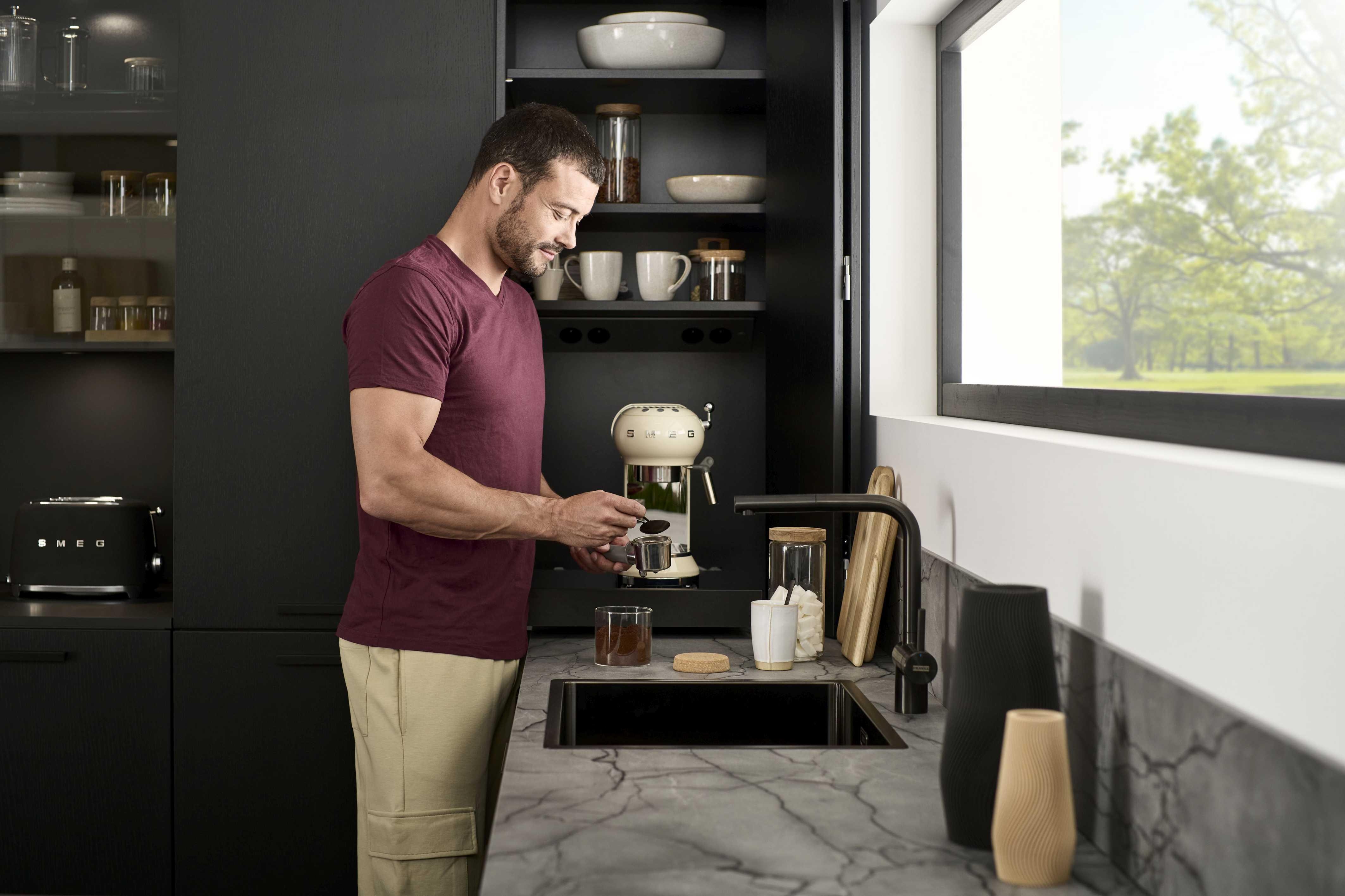 Von der Bohne bis zur Tasse: Ein Platz für Kaffeeliebhaber. Praktische Lösungen für eine perfekte Kaffee-Ecke in der Küche von #SCHMIDT.