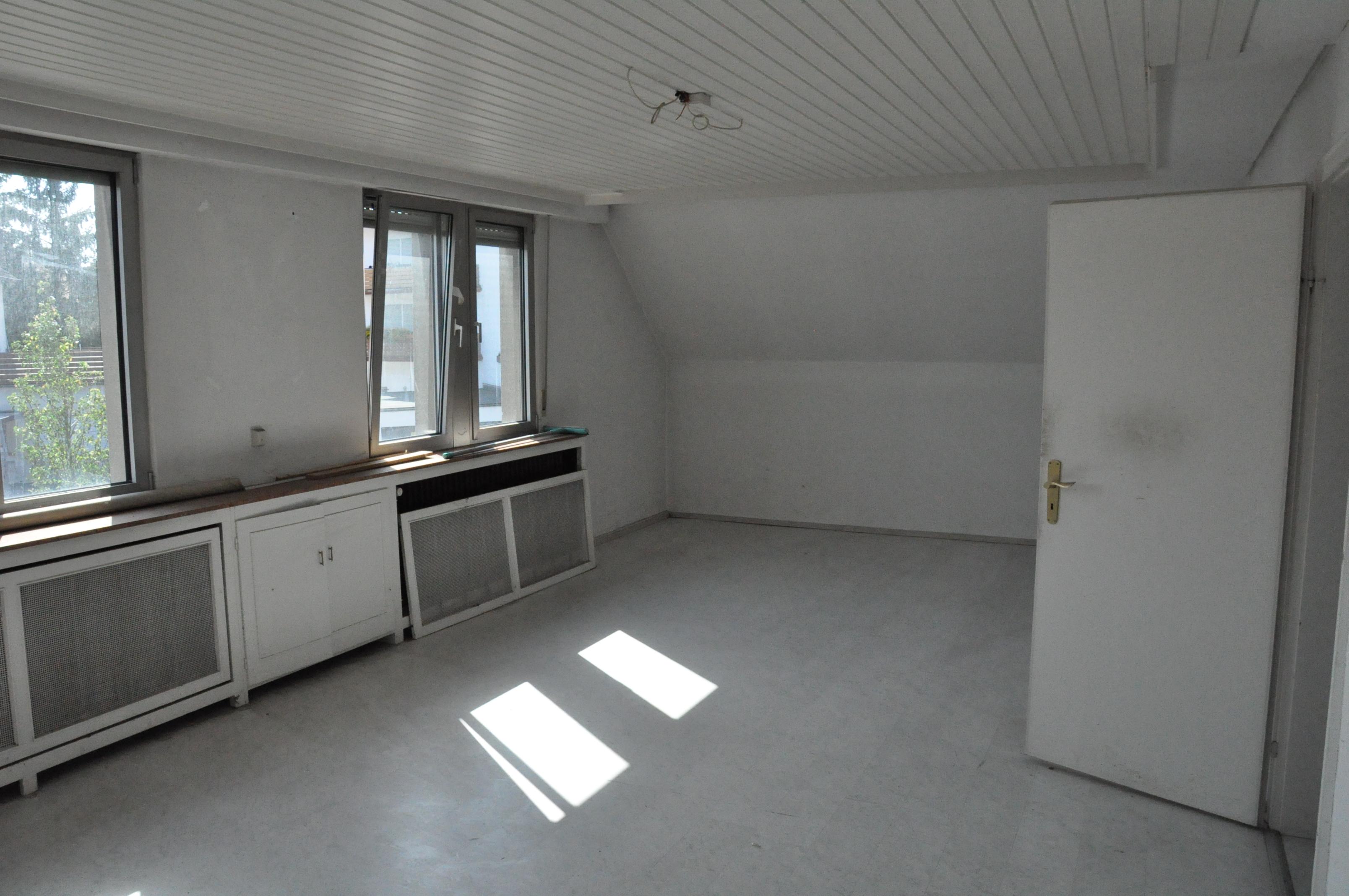 Vor dem Umbau #dachausbau #kamin #wohnzimmer #loft #galerie ©Tatjana Adelt