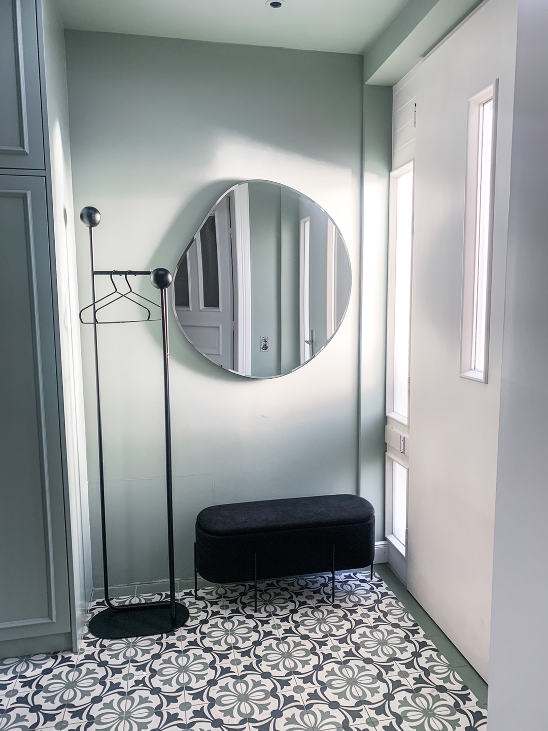 W E L C O M E
_______________

#casaP #gründerzeit #home  #hallwayinspo #hallwaydecor #interiordecoration  #mirror