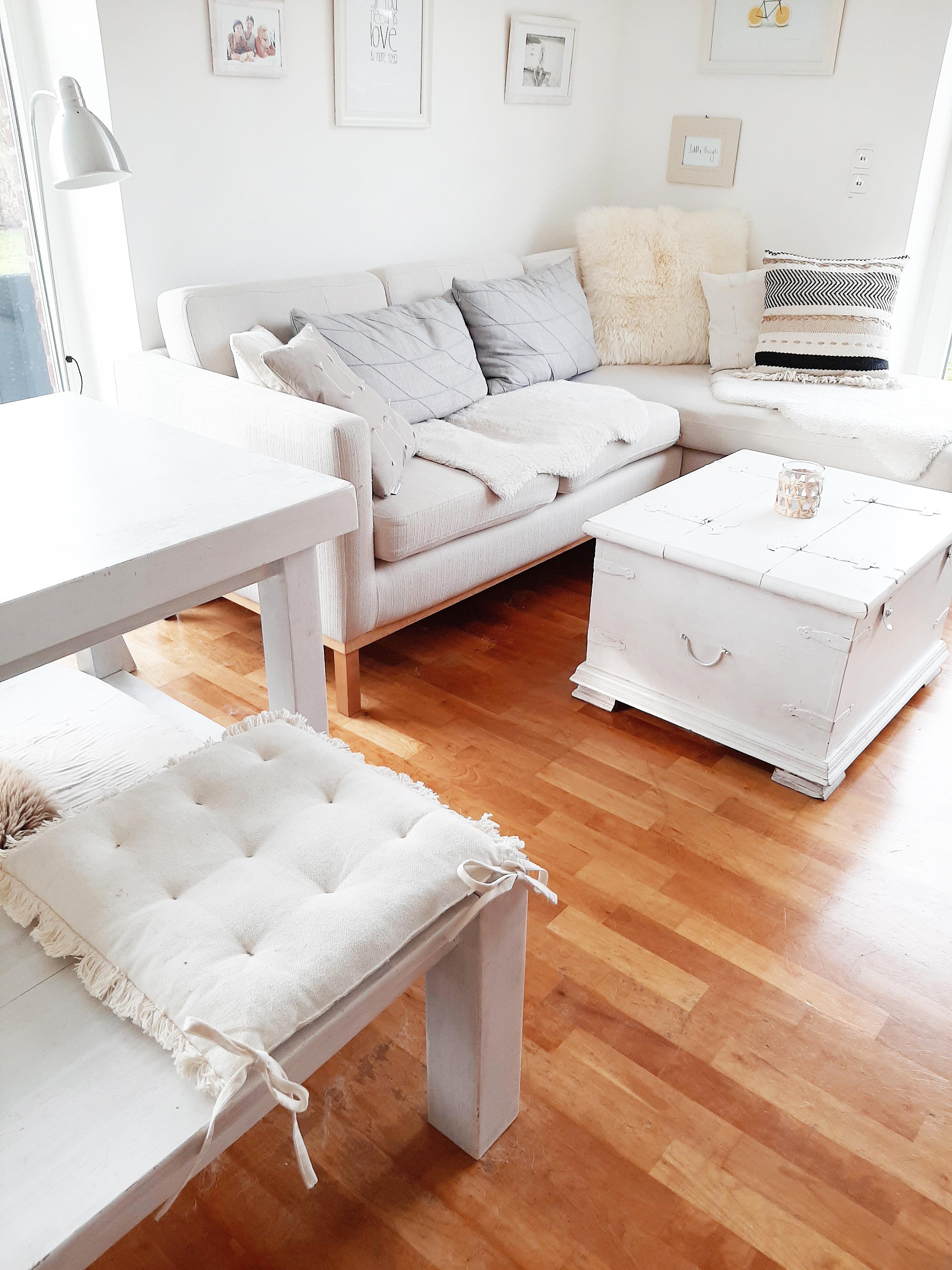 W o h n e n ♡
#wohnzimmer #chillecke #sofa #couchtisch #livingroom #lieblingsraum #couchliebt