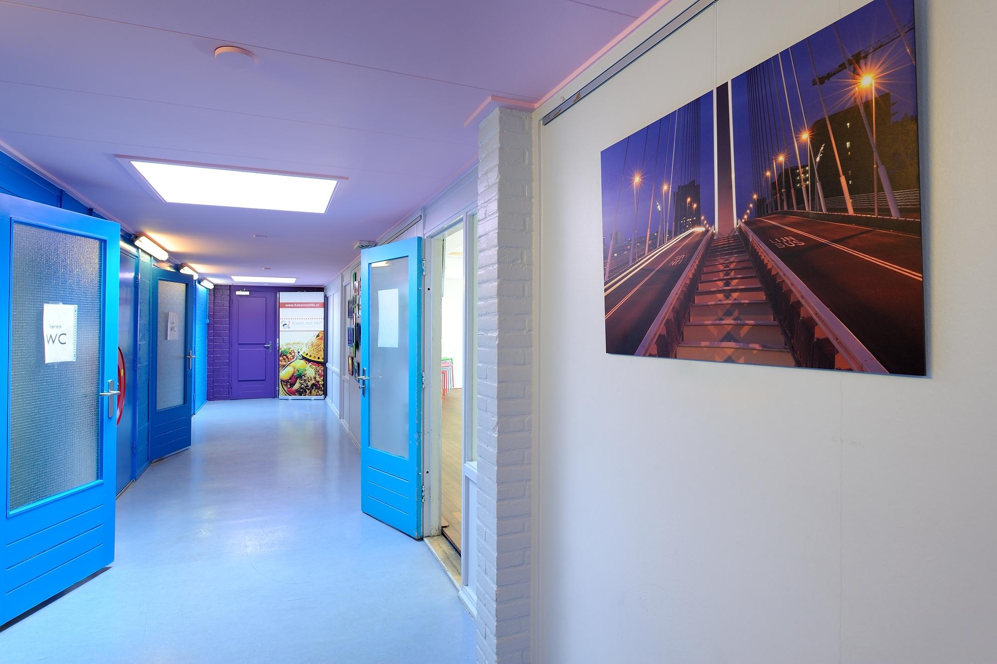 Wandbild im Flur eines Krankenhauses #wandgestaltung ©OhMyPrints