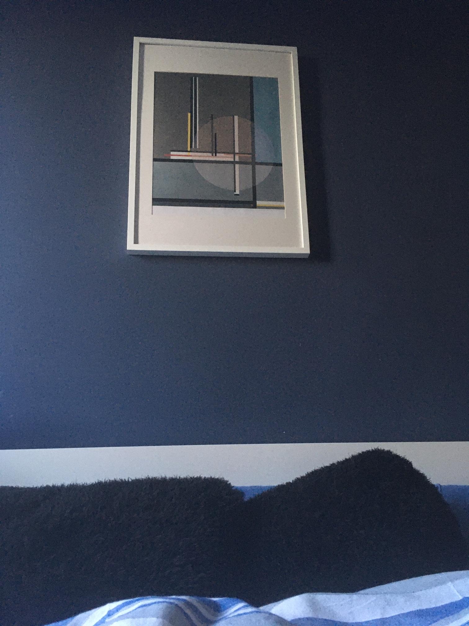 #Wanddeko #livingchallenge 
Tiefes blau + Bauhaus Poster (M. Nagy) - In diesem Fall mag ich es minimalistisch. 