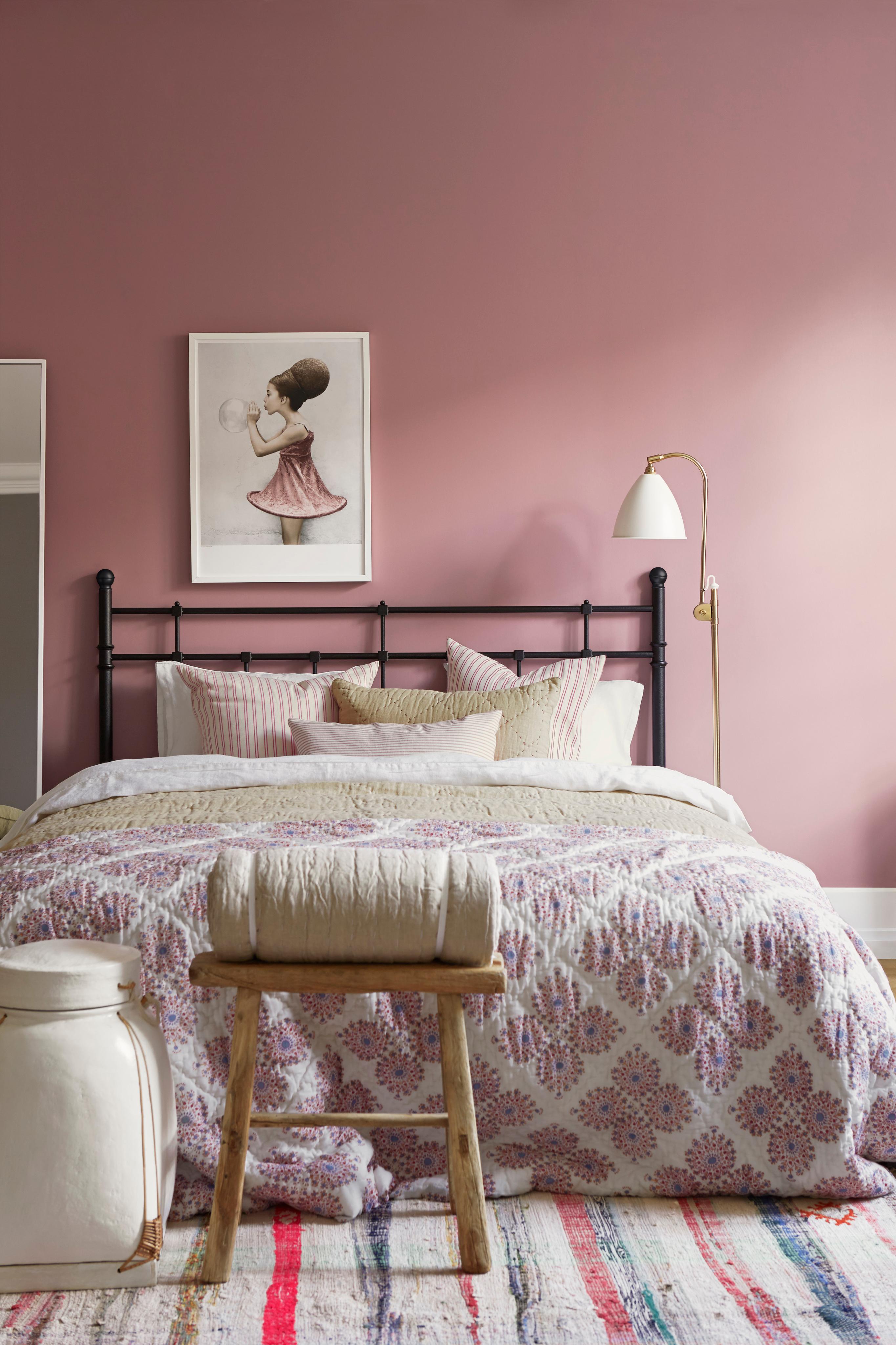 Wandfarbe und Bettwäsche in Rosa #bettwäsche #rosawandfarbe ©Boråstapeter
