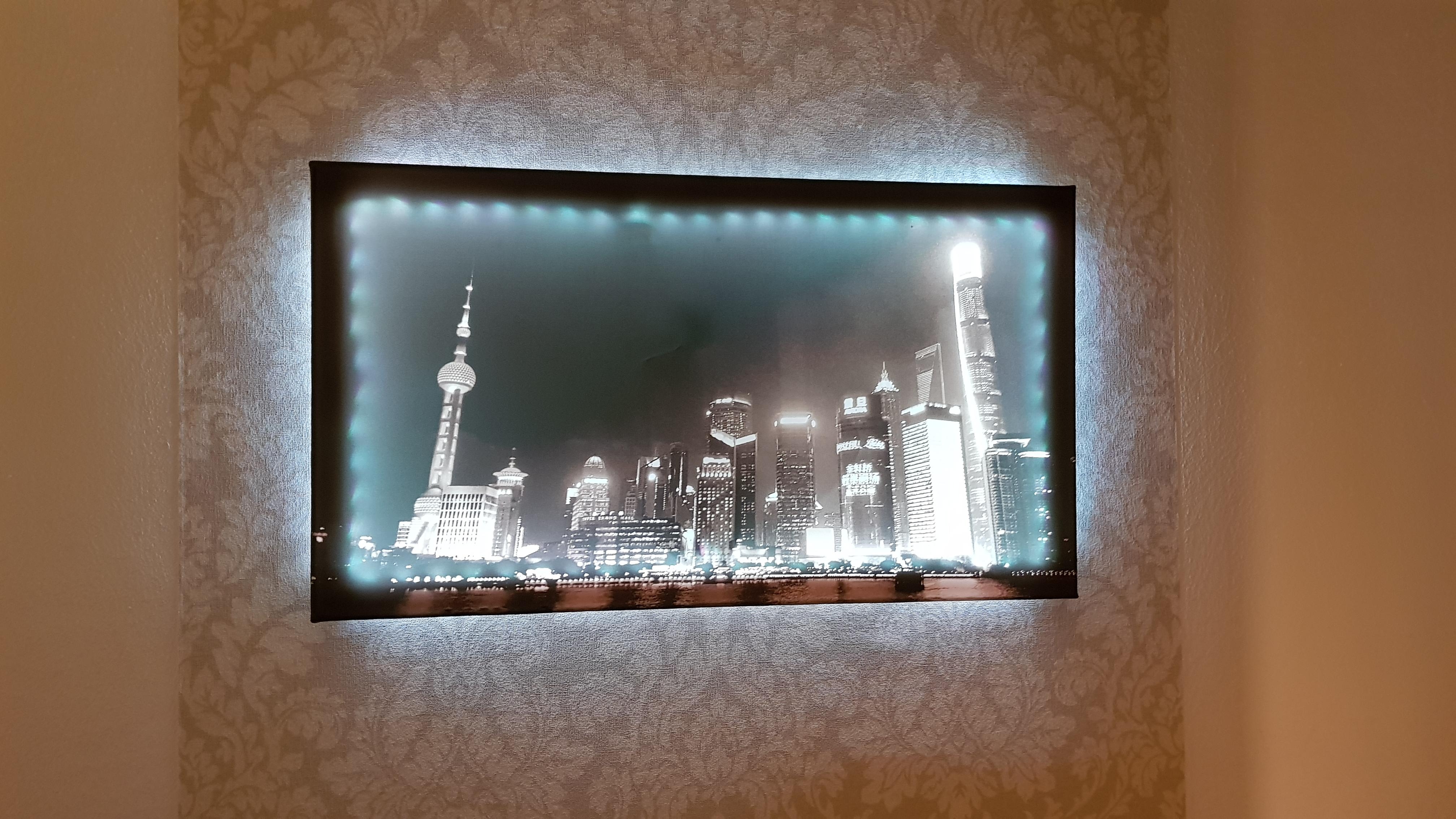 #wandgestaltung #livingchallenge
Das Foto wurde von mir in Shanghai gemacht. Leinwand mit LED 