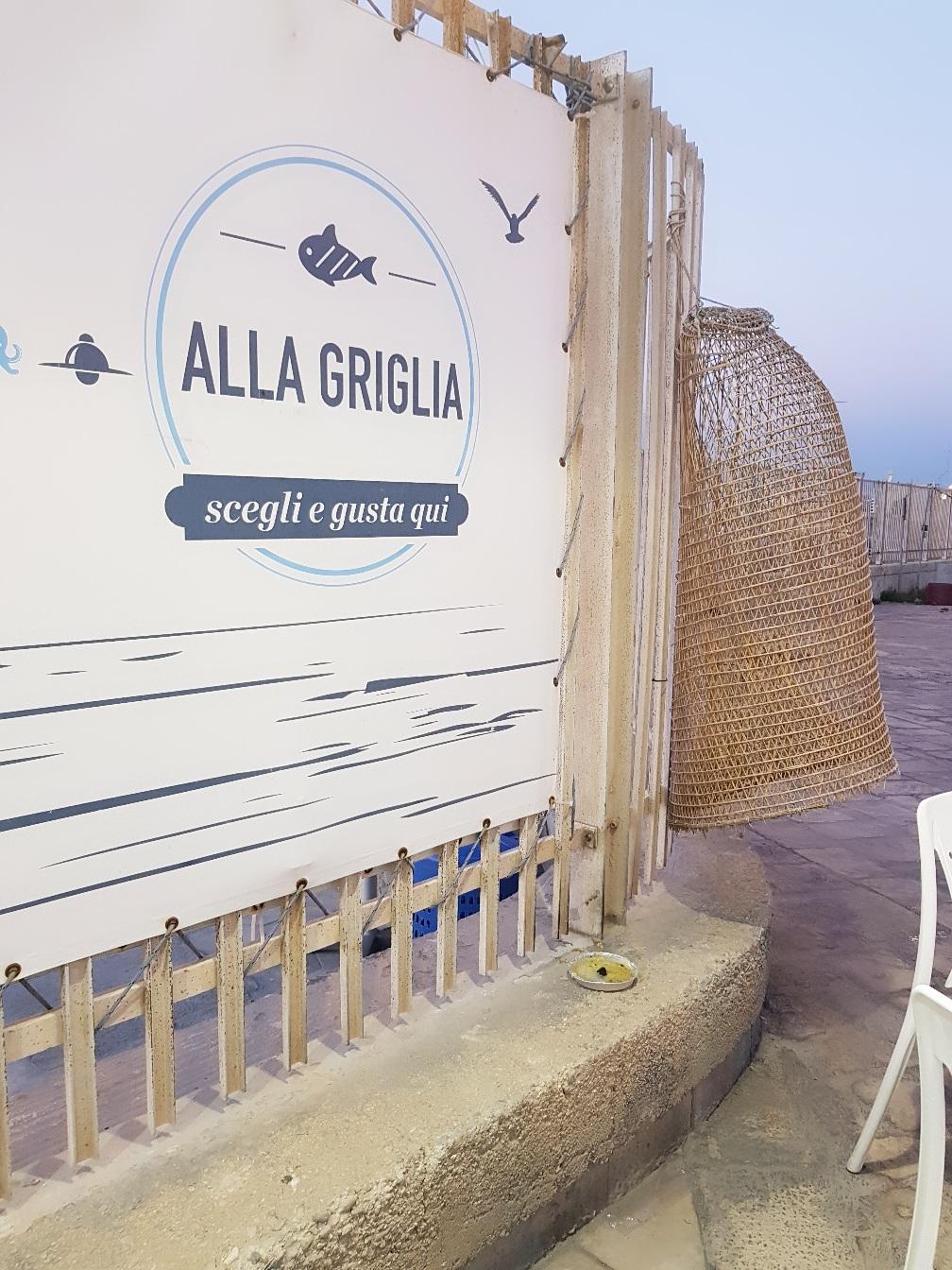 Wann wirds mal wieder richtig Sommer...unser schönes Hafenrestaurant in Apulien #bellaitalia #hafen #mediterran 