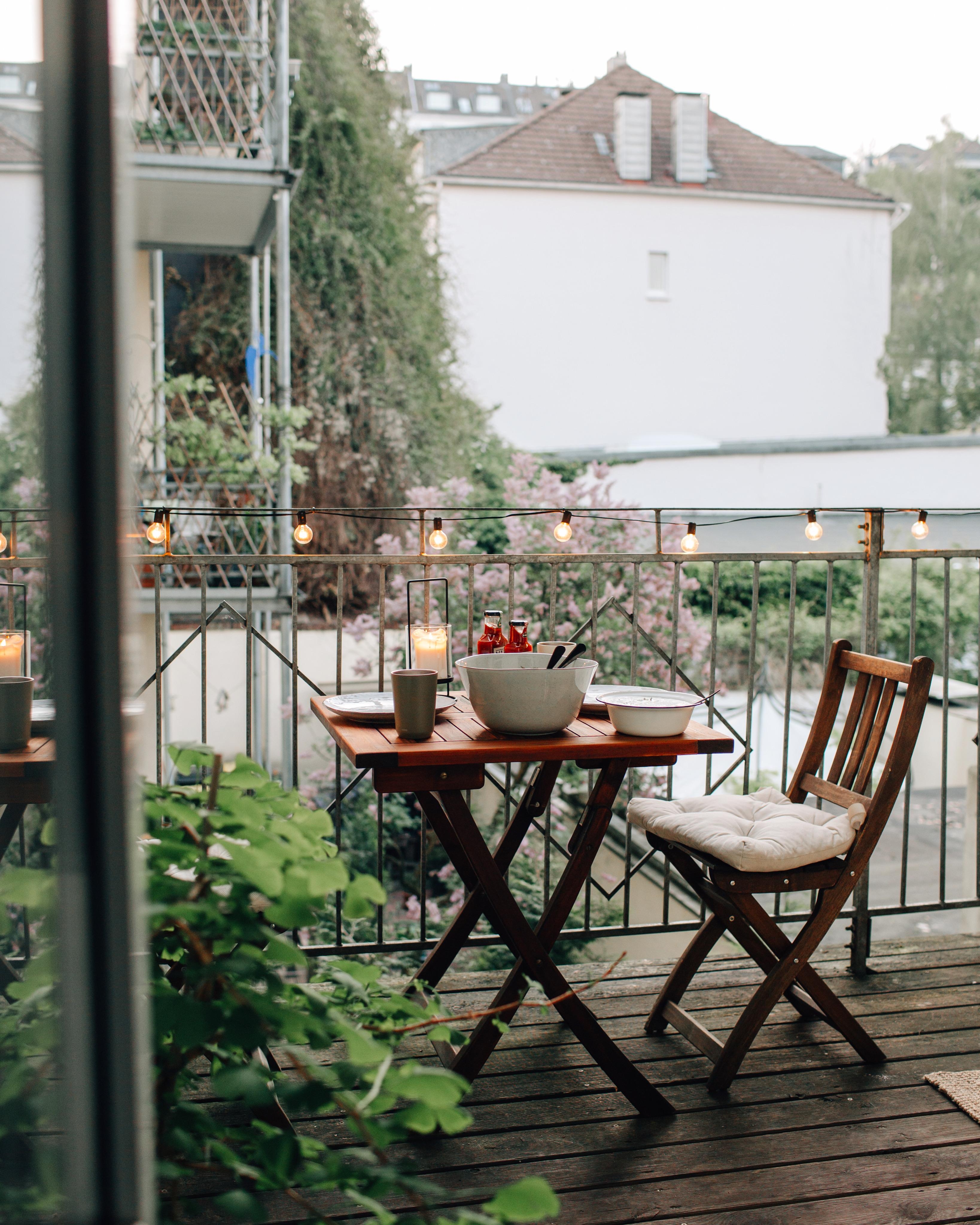 Warme Sommerabende, essen auf dem Balkon und dann mit dem Cocktail durchs Viertel schlendern.
Sommerkind ☀️ 
#balkon