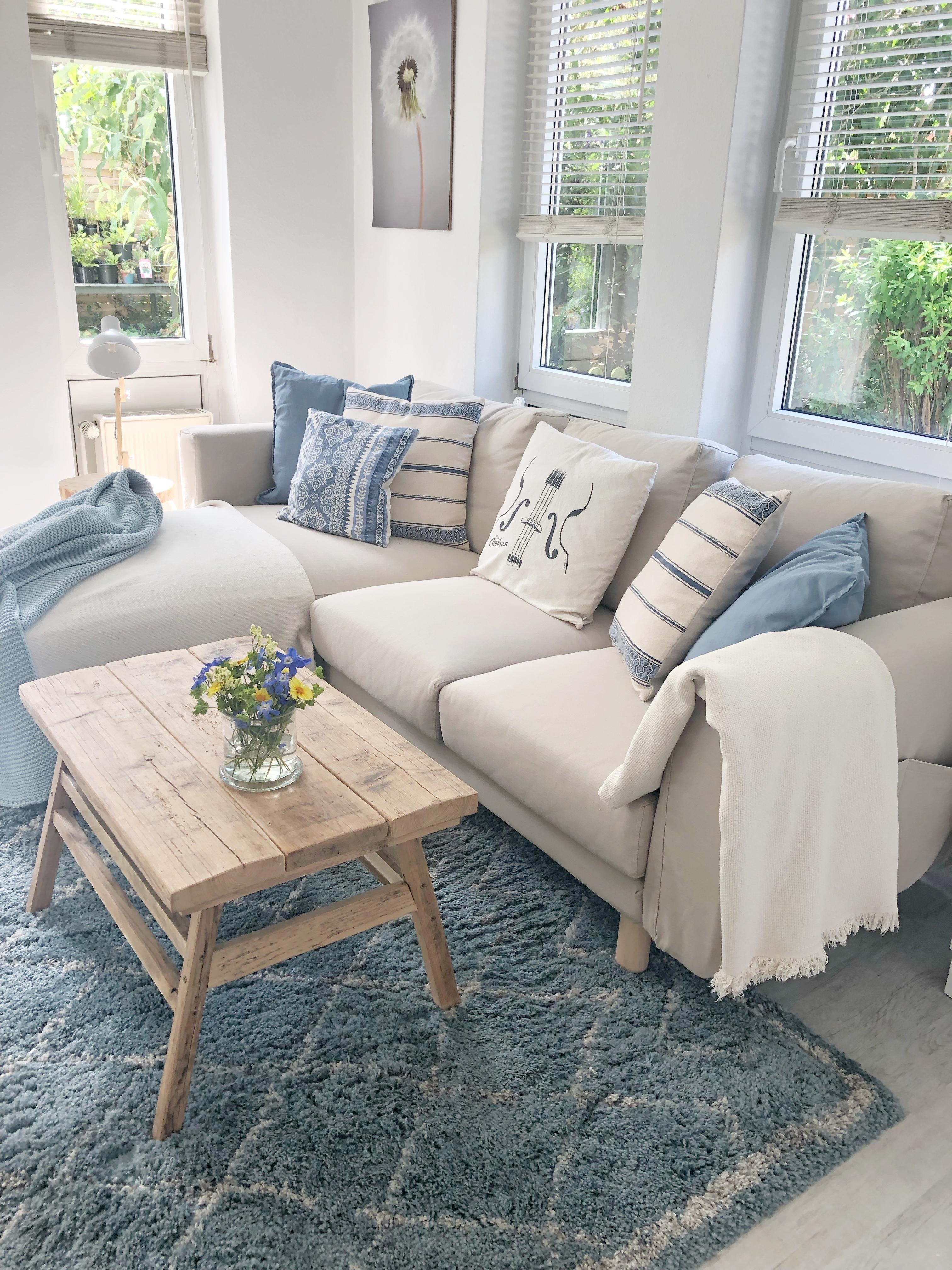 Warmes Weiß mit Holz (DIY Tisch ) und etwas Farbe 💗#wohnzimmer#livingchallenge#scandistyle 