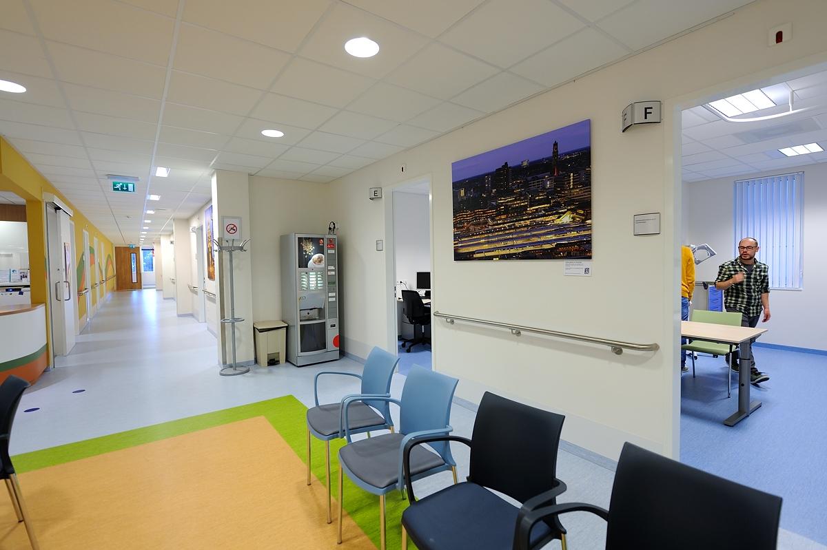 Wartebereich für Patienten #wandgestaltung #wartezimmer ©OhMyPrints