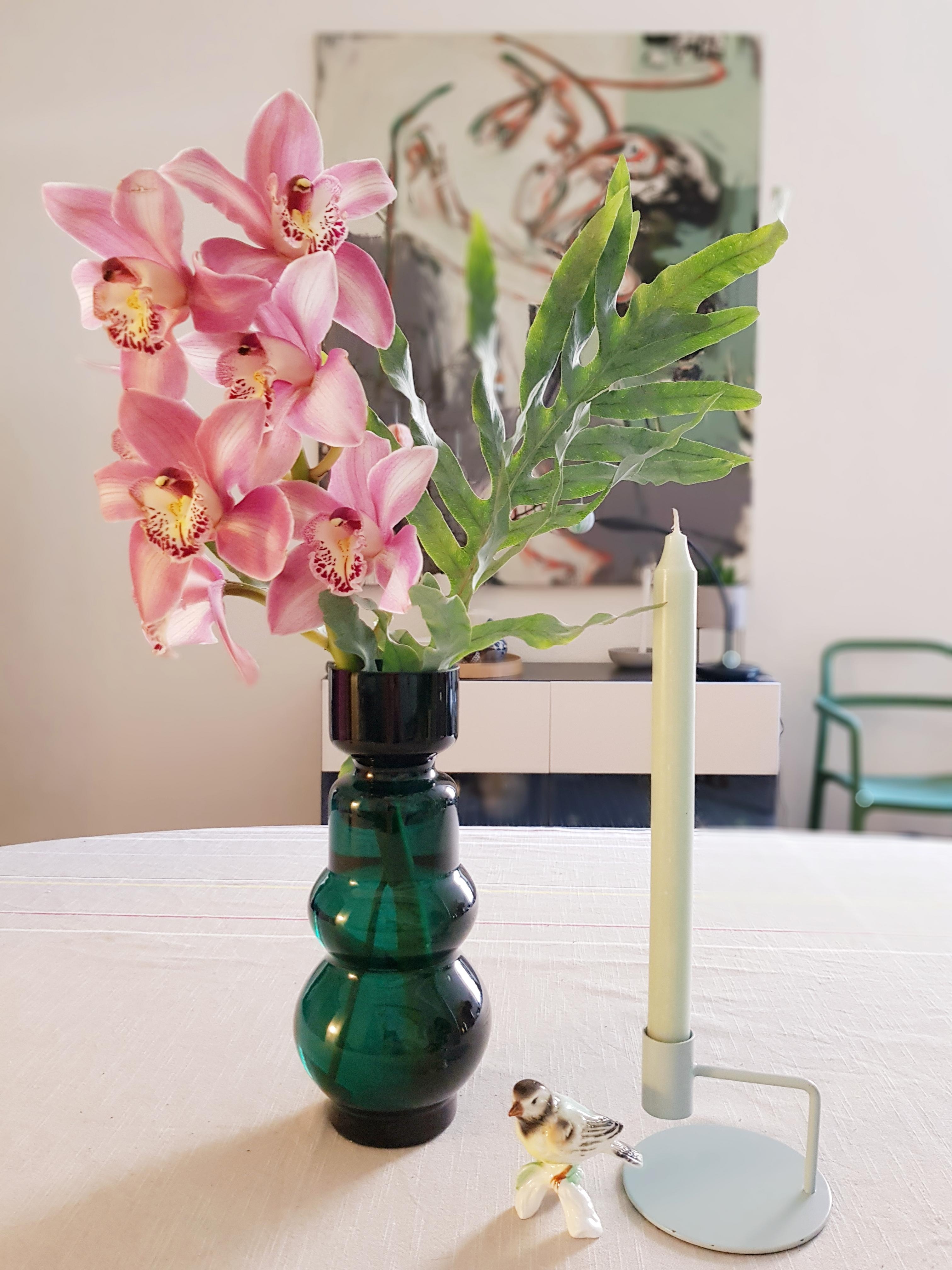 Warum nicht mal eine Orchidee 🏵 #glasvase #blumen #esszimmer 