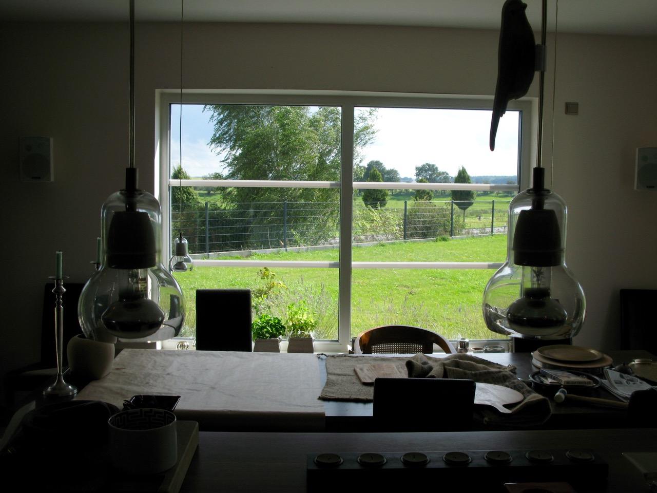 Was ich zudem an unserer #küche mag, ist das große Panoramafenster, leider heute mit Ausblick auf #stormyweather ...