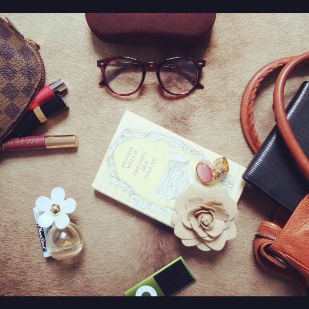 Was wäre eine Frau ohne ihre Tasche? Accessoire, Wohnungsersatz und Minikleiderschrank in einem! Bag + Me = LOVE