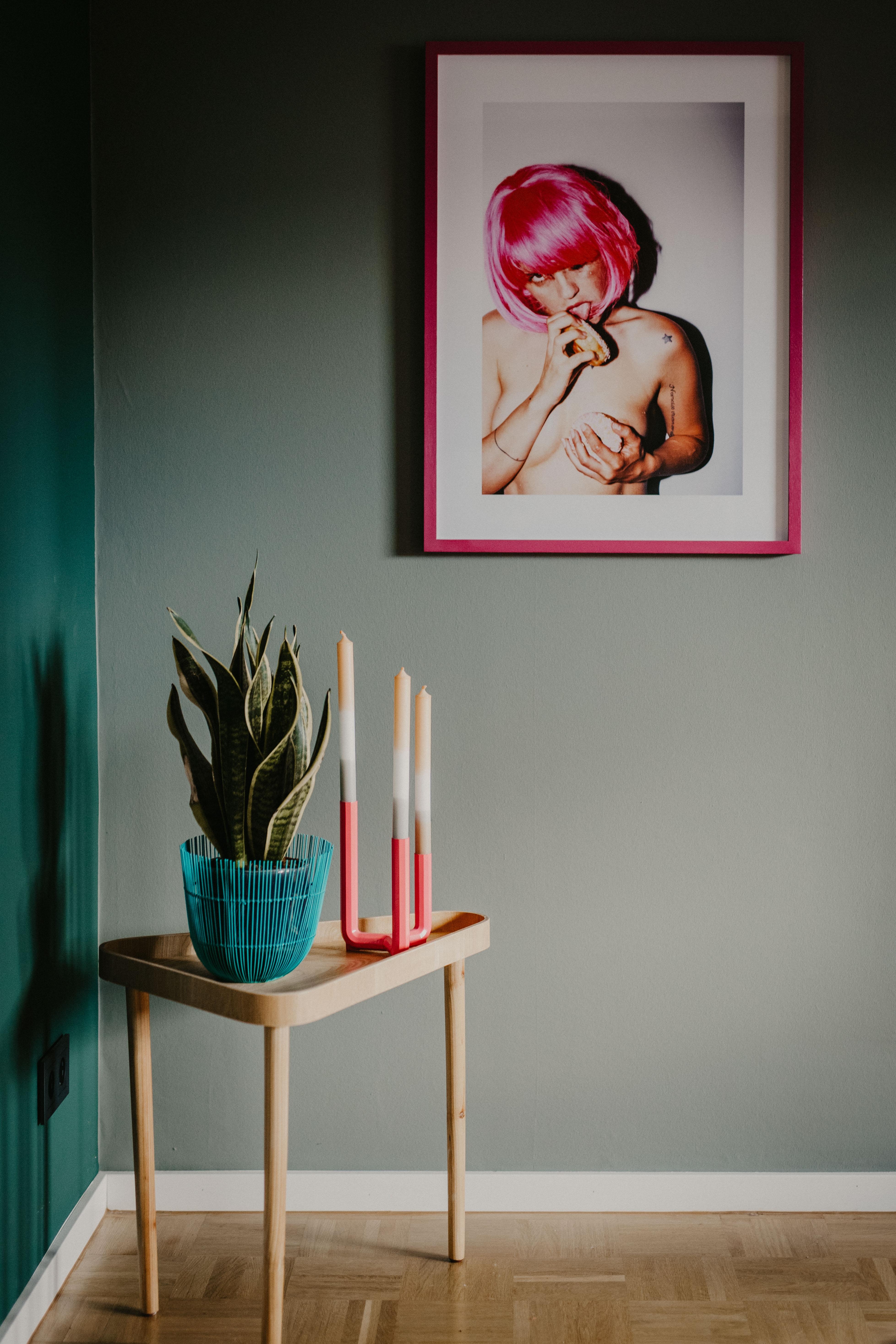 We love #pink!
#itsallaboutthedetails #art #frameworksberlin #artwork #photography #livingroominspo #COUCHstyle