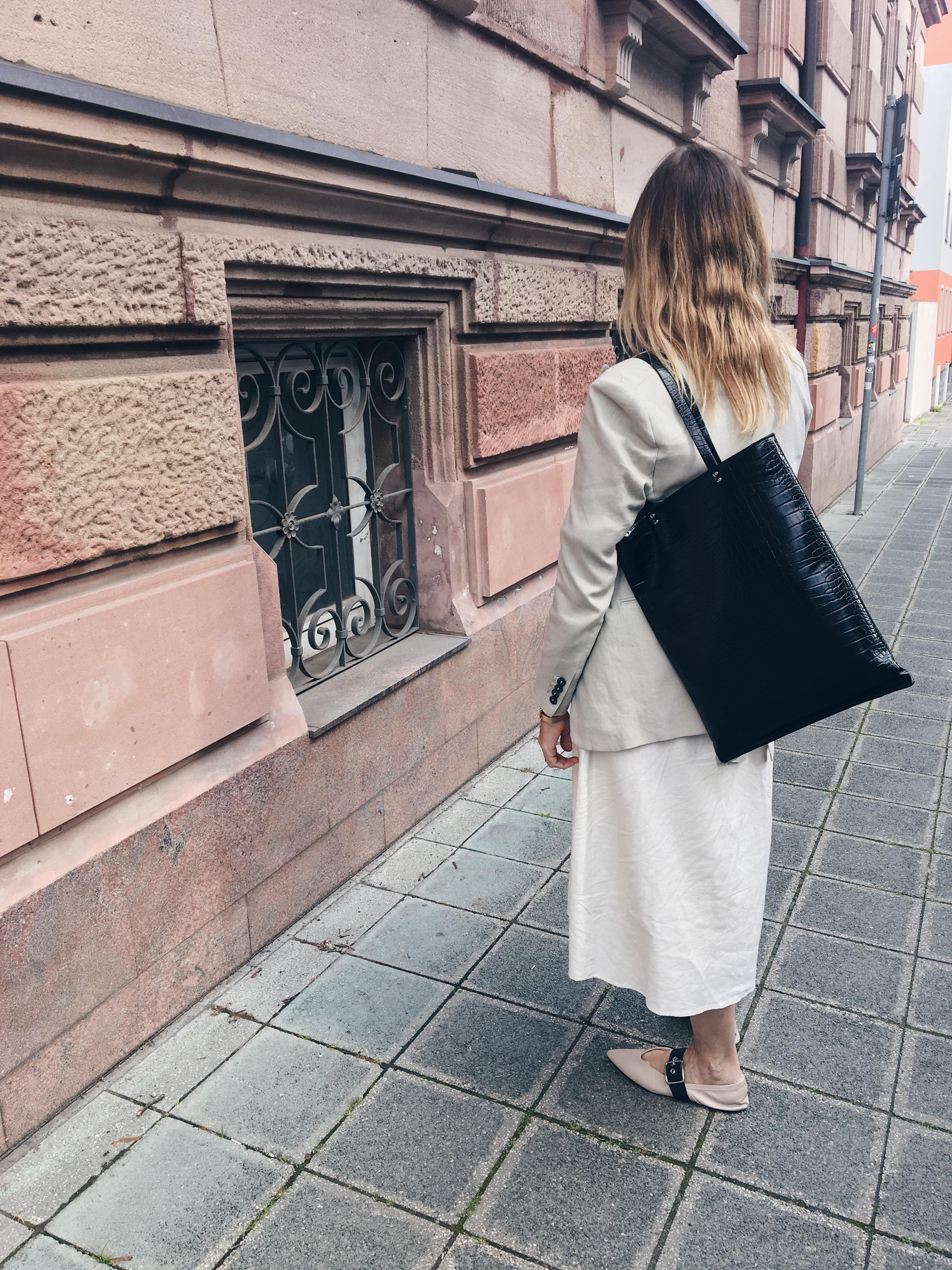 Weekend with my #shopping-bag 🖤#streetstyle #fashionlover #zarabag #fashionblogger #zarawoman #ootd #lookoftoday #outfit