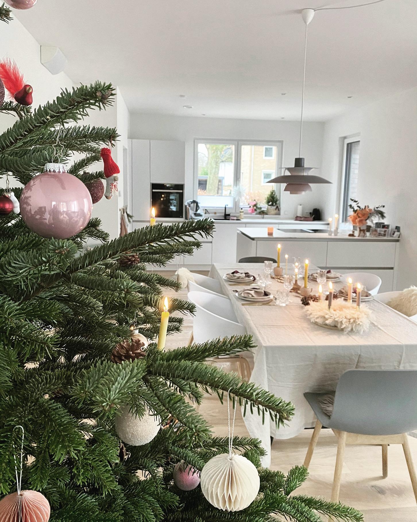 Weihnachten 2020 💫
#gedecktertisch#küche#kitchen#weisseküche#interior#couchliebt#esstisch