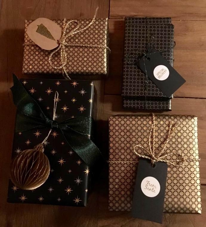#weihnachten #geschenkeverpacken #andereneinefreudemachen #weihnachtszeit 