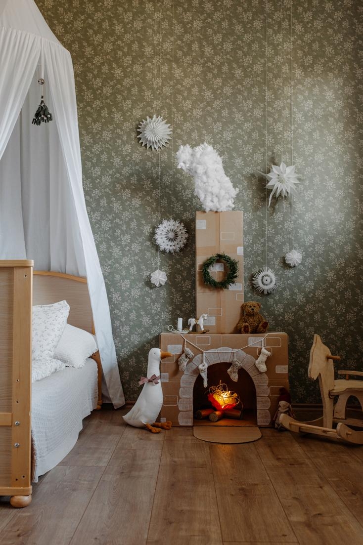 Weihnachten im Kinderzimmer #kartondiy #kinderzimmer #diy #kinderdiy #landhaus #cottage #couchliebt #nistelzweig #weihnachtsdeko