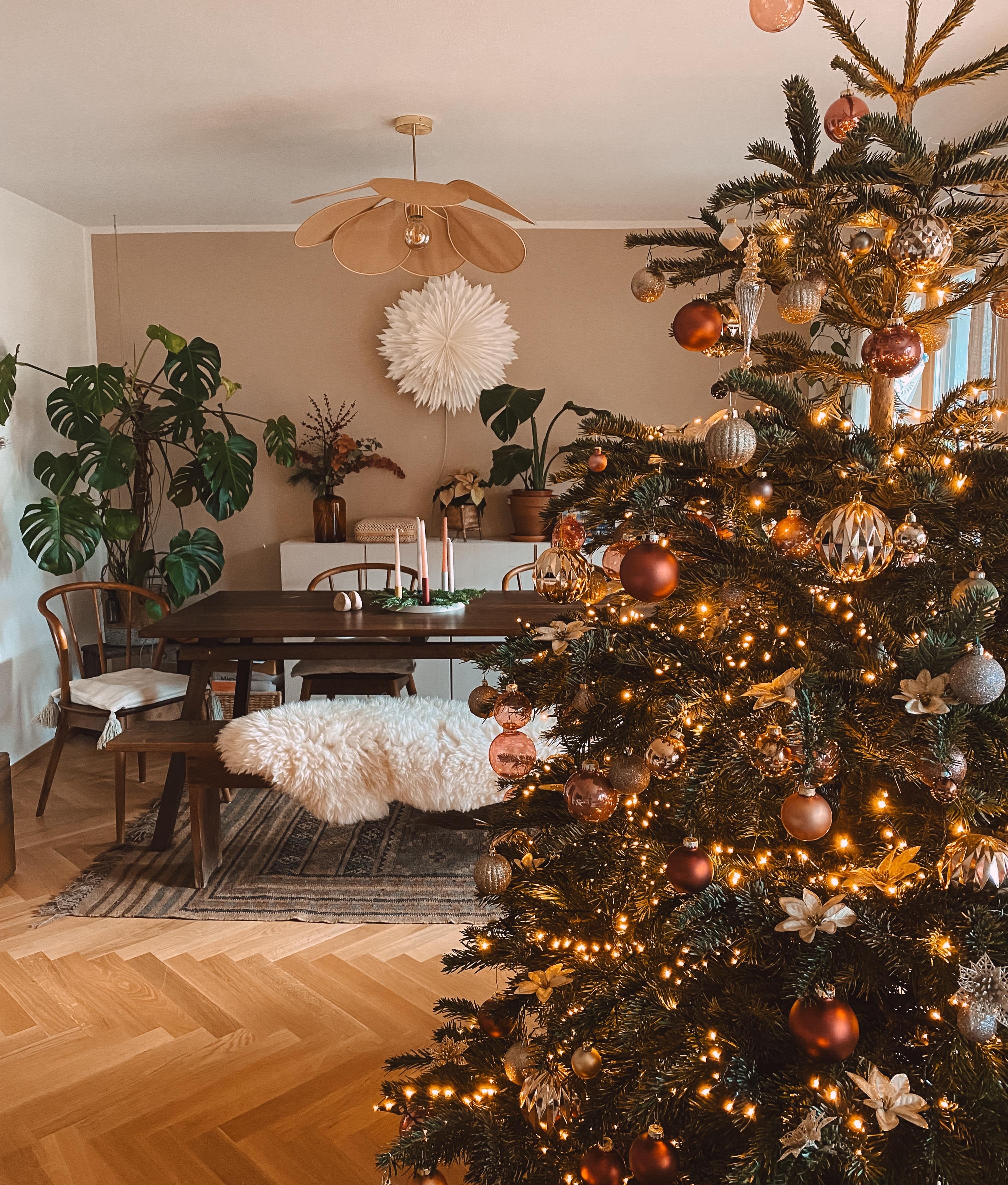 #weihnachten #tannenbaum #christbaum #wohnzimmer #esstisch #deko 