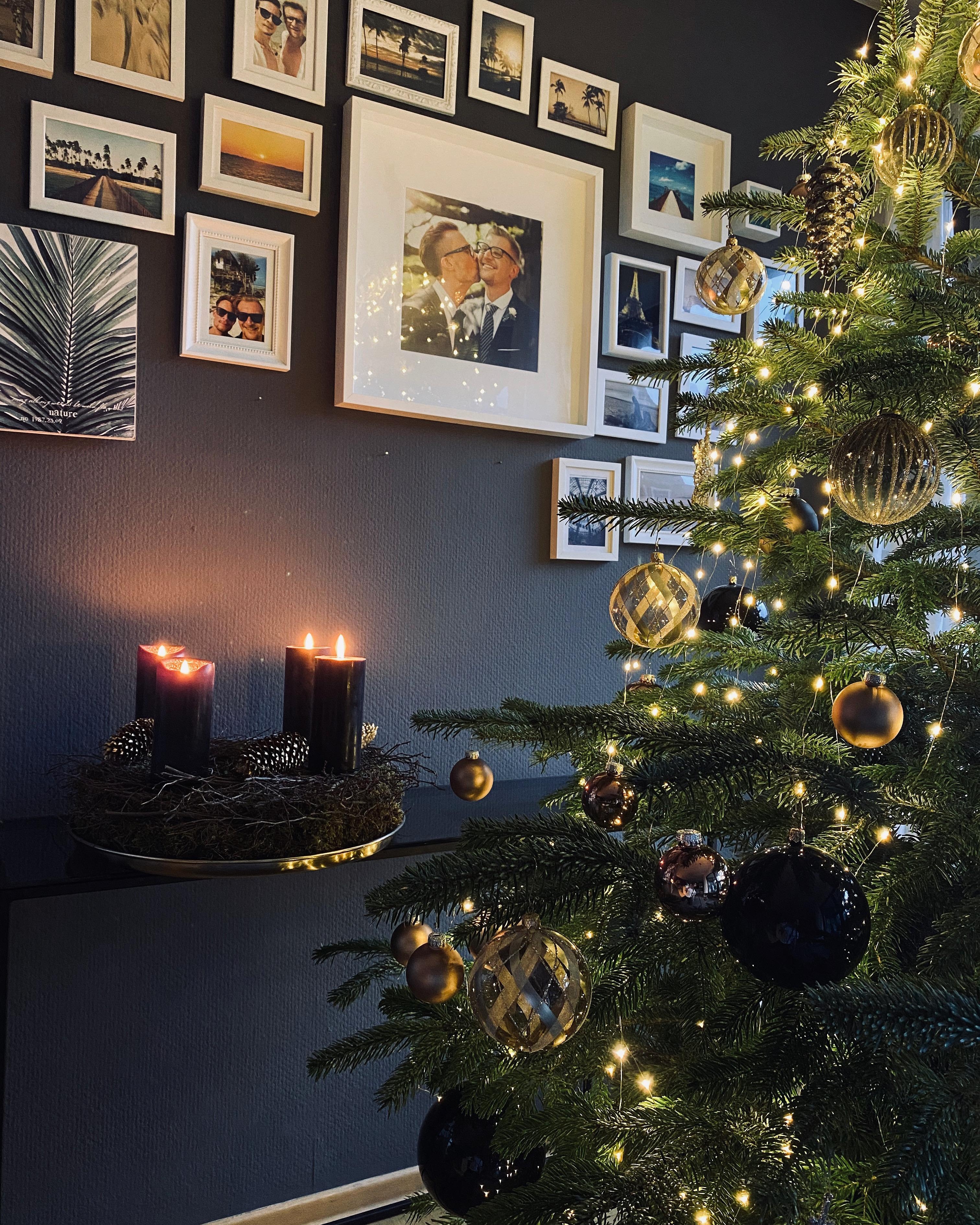 #weihnachten#weihnachtsbaum#4.kerze#adventskranz#licht#cozy#wohnzimmer