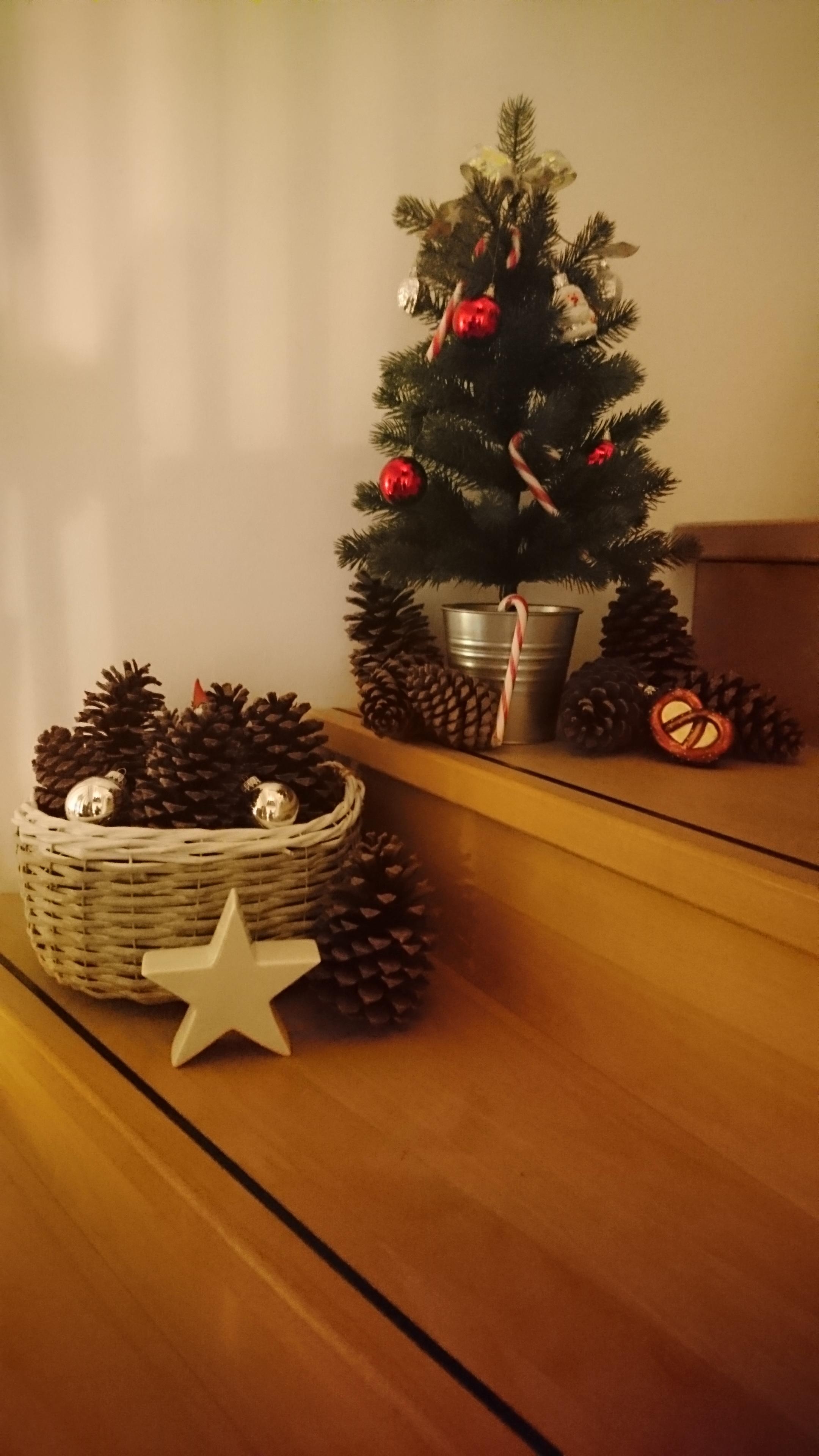 Weihnachtsbäumchen...
...und die Breze 😊🎄

#Weihnachtsbaum
#Weihnachtsdeko #Zapfen 