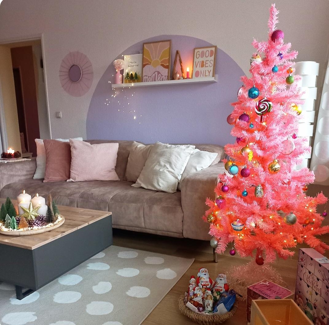 #weihnachtsbaum #christmasdecor #weihnachtsdeko #Wohnzimmer #pastell #Couch 