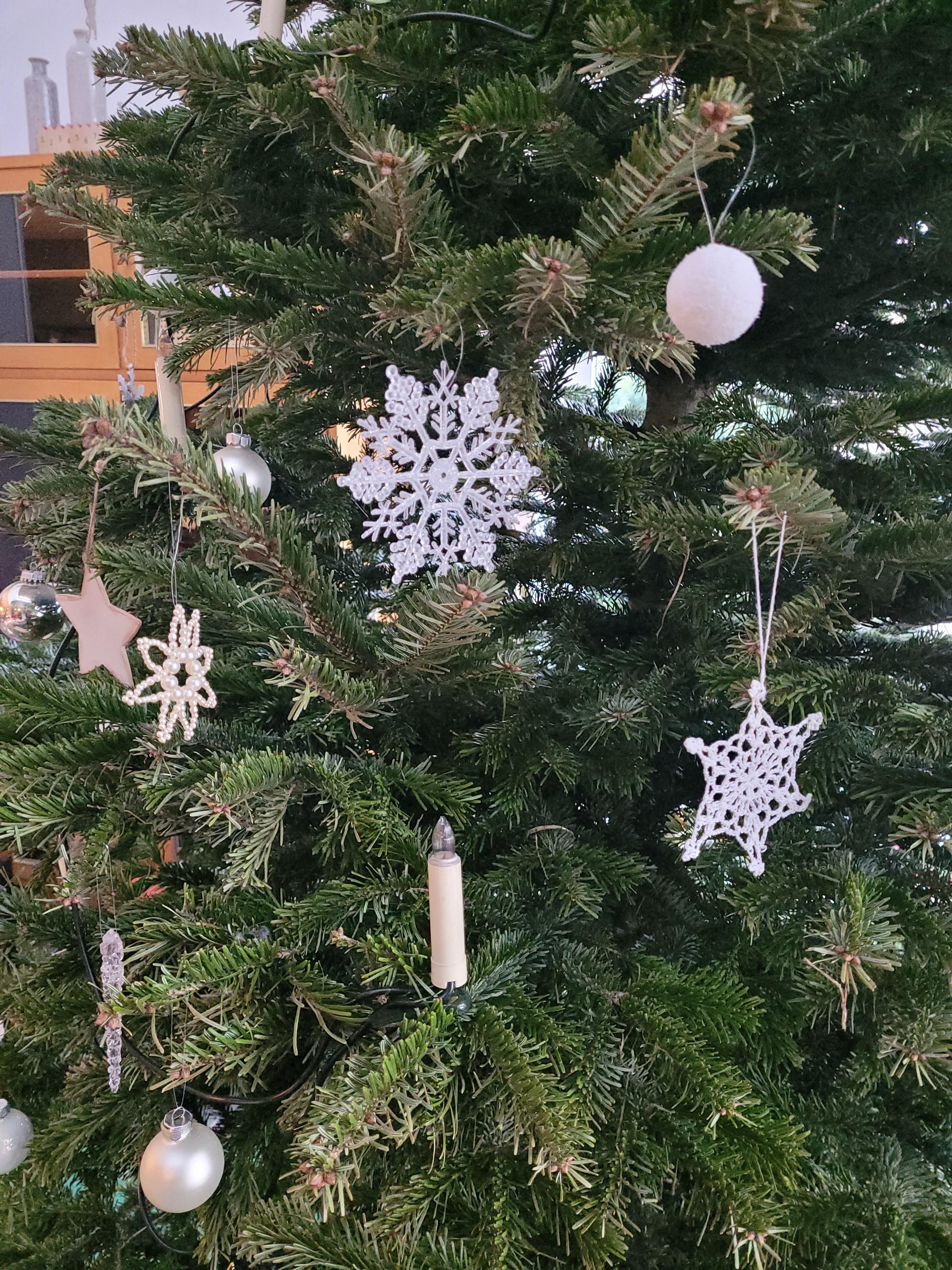 #weihnachtsbaum makeover zum #Winter Baum- nicht zuletzt der Nachhaltigkeit wegen 