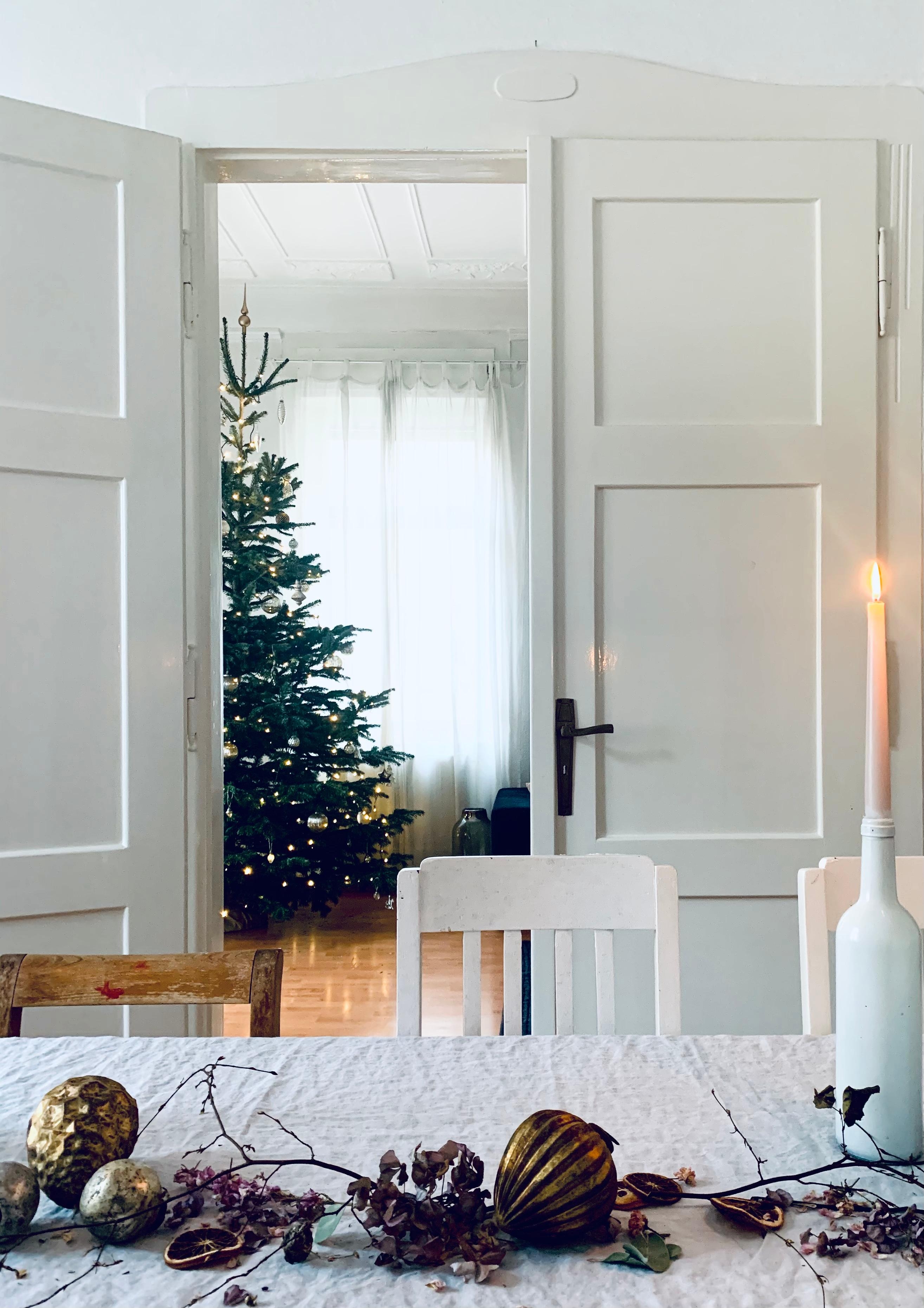 #weihnachtsbaum steht! 💪🥳 frohes Fest ihr Lieben ❤️ #dekoidee #weihnachtsdeko #couchliebt