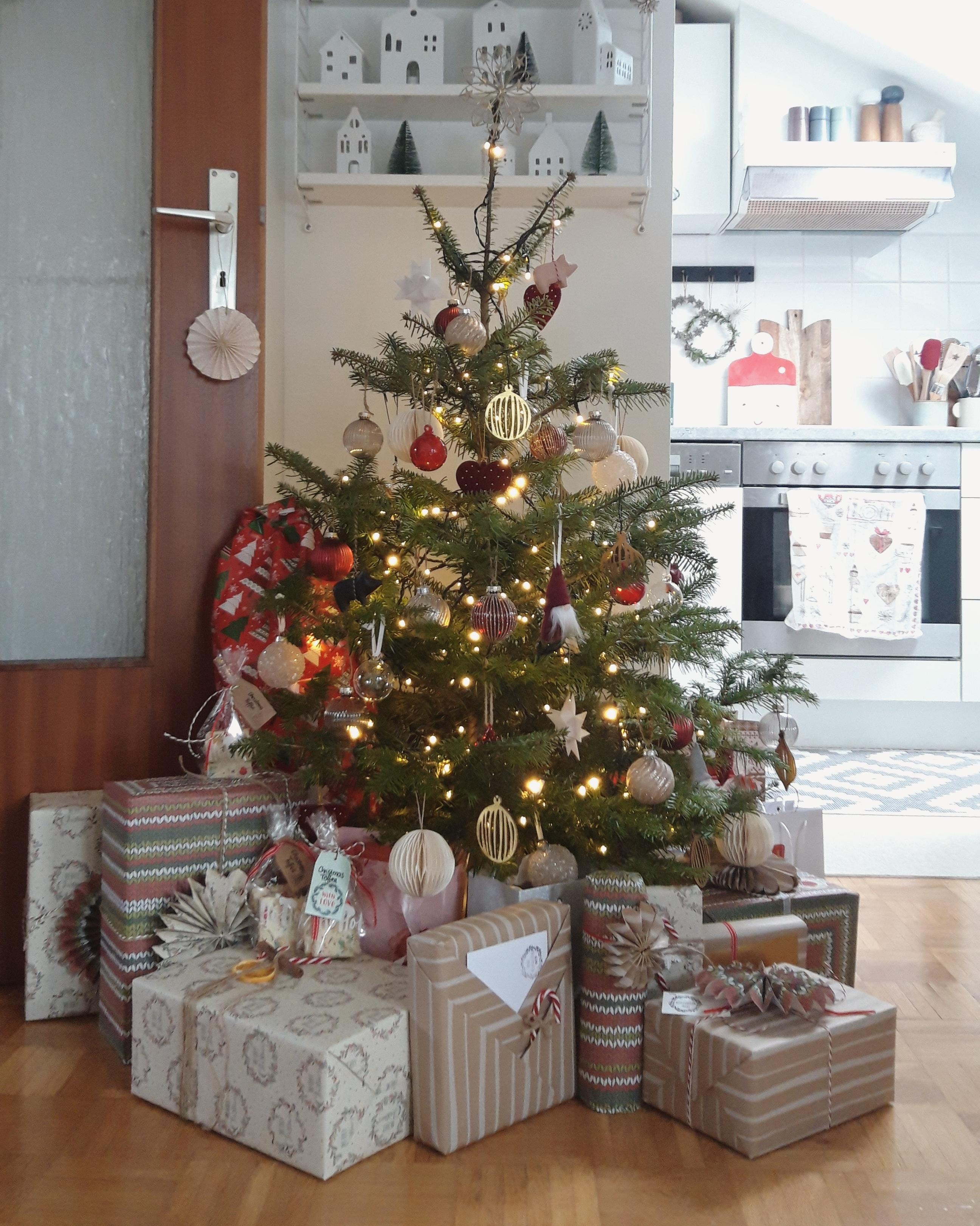 Weihnachtsbaum🎄
#weihnachten #weihnachtsdeko #weihnachtszeit #christmas #xmas #hygge #couchstyle 
