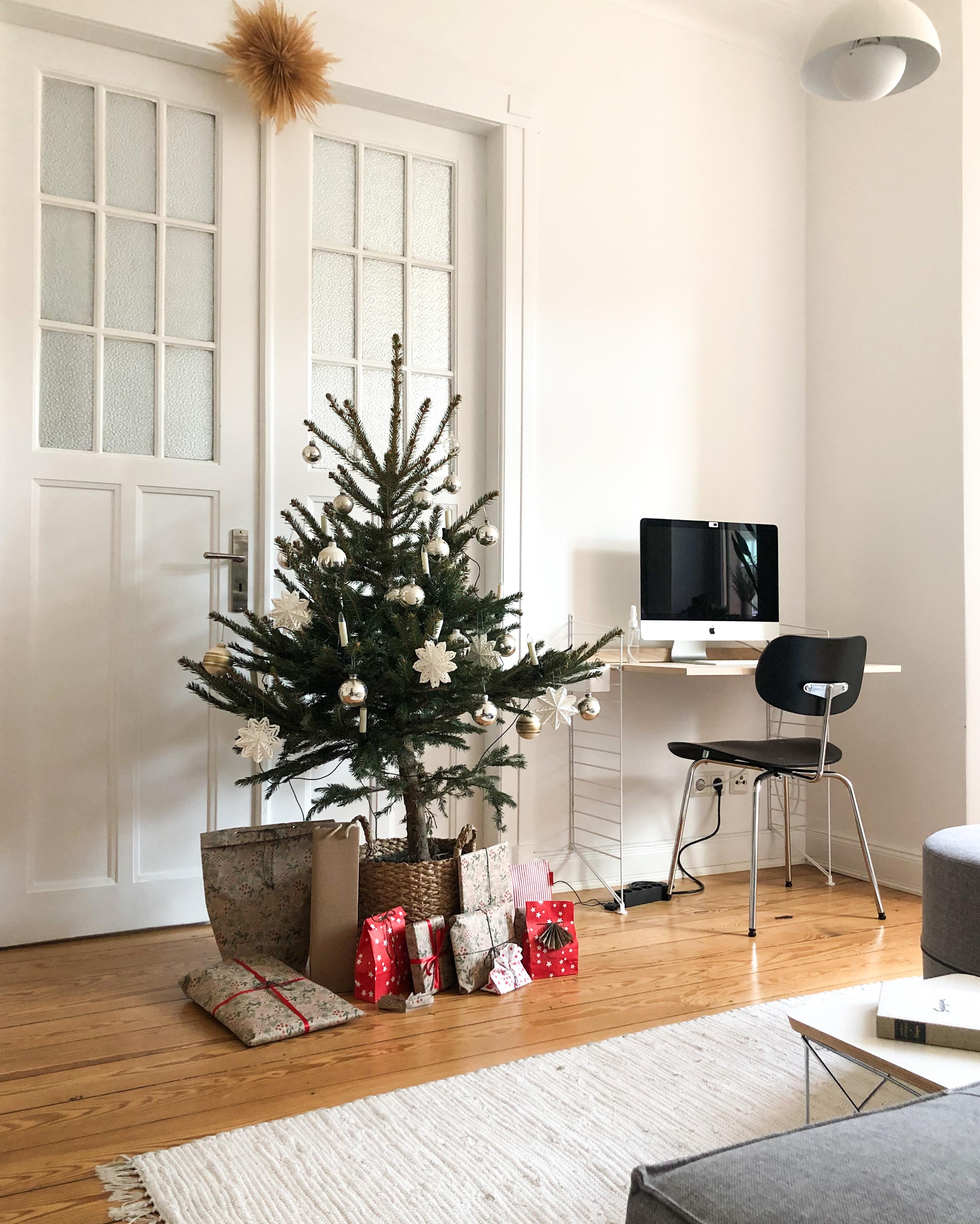 #weihnachtsbaum #weihnachtsdeko #geschenke #merrychristmas #tannenbaum #wohnzimmer #weihnachtlichedeko