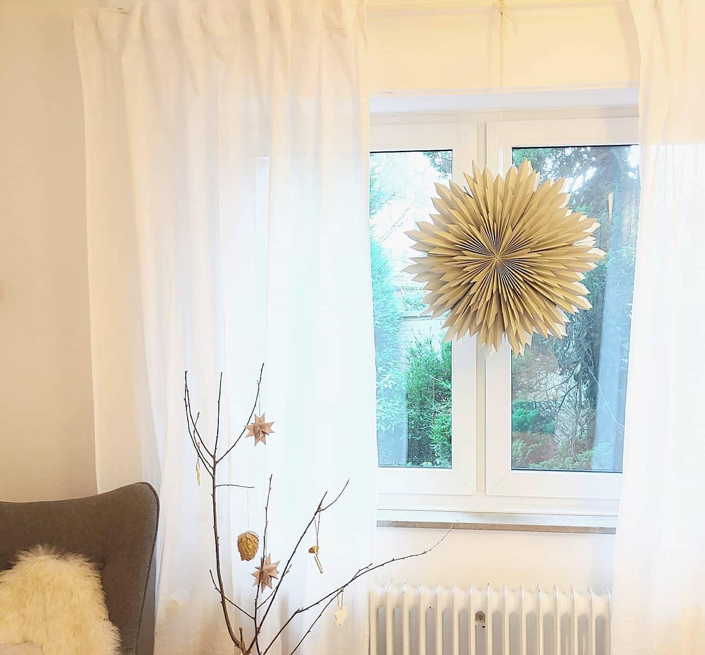 #Weihnachtsdeko #Advent #Papierstern #Fensterdeko #Schlafzimmer #skandi #hygge #couchliebt #couchstyle