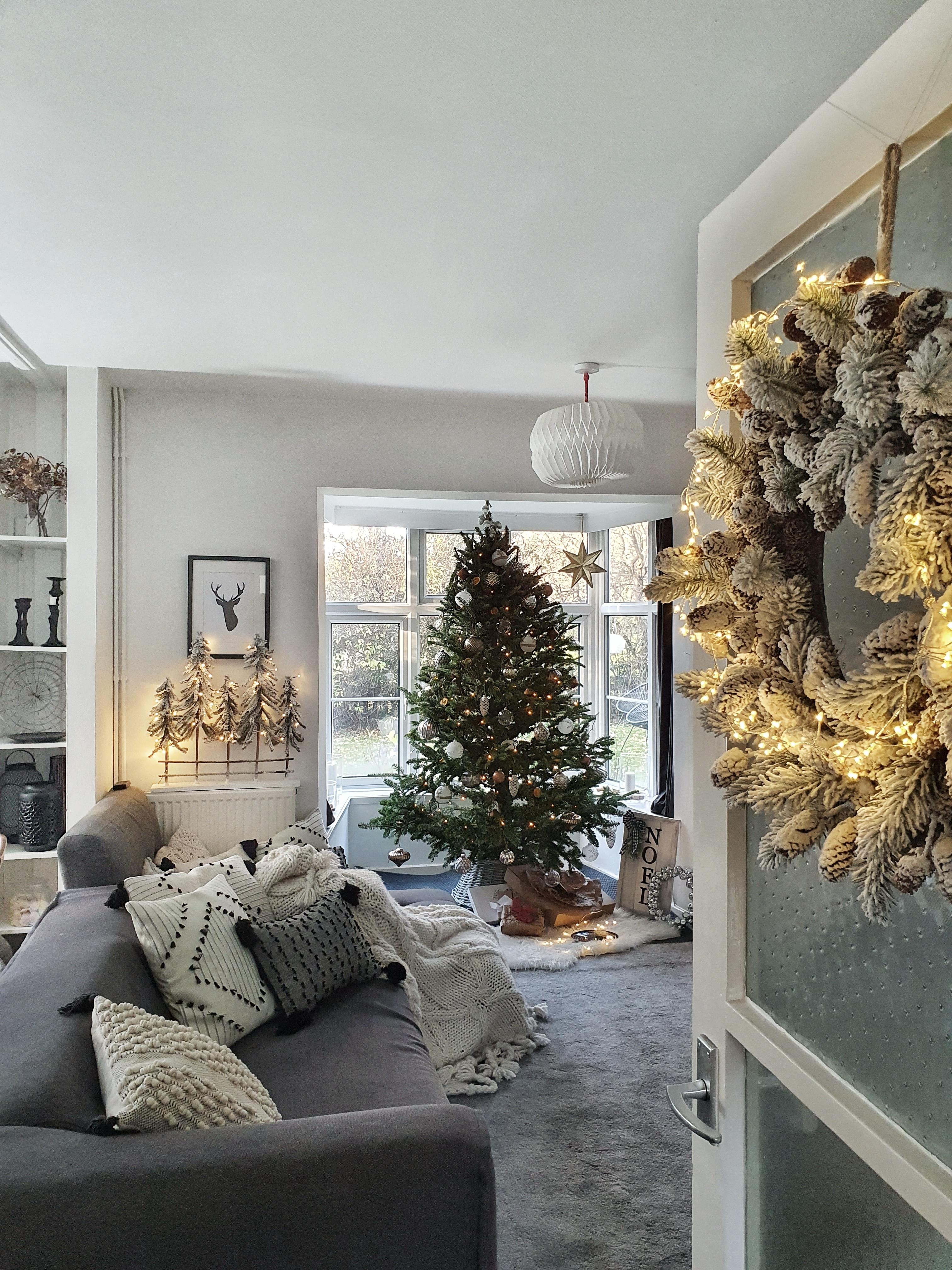 #weihnachtsdeko #weihnachtszeit #weihnachten #interior #hygge #wohnzimmer #couchliebt #altbau #cozy
