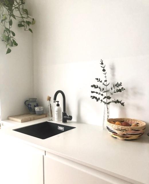 Weihnachtsgrüße aus der Küche. #whitekitchen #kitchen #kitchendetails #eukalyptus #white #clean