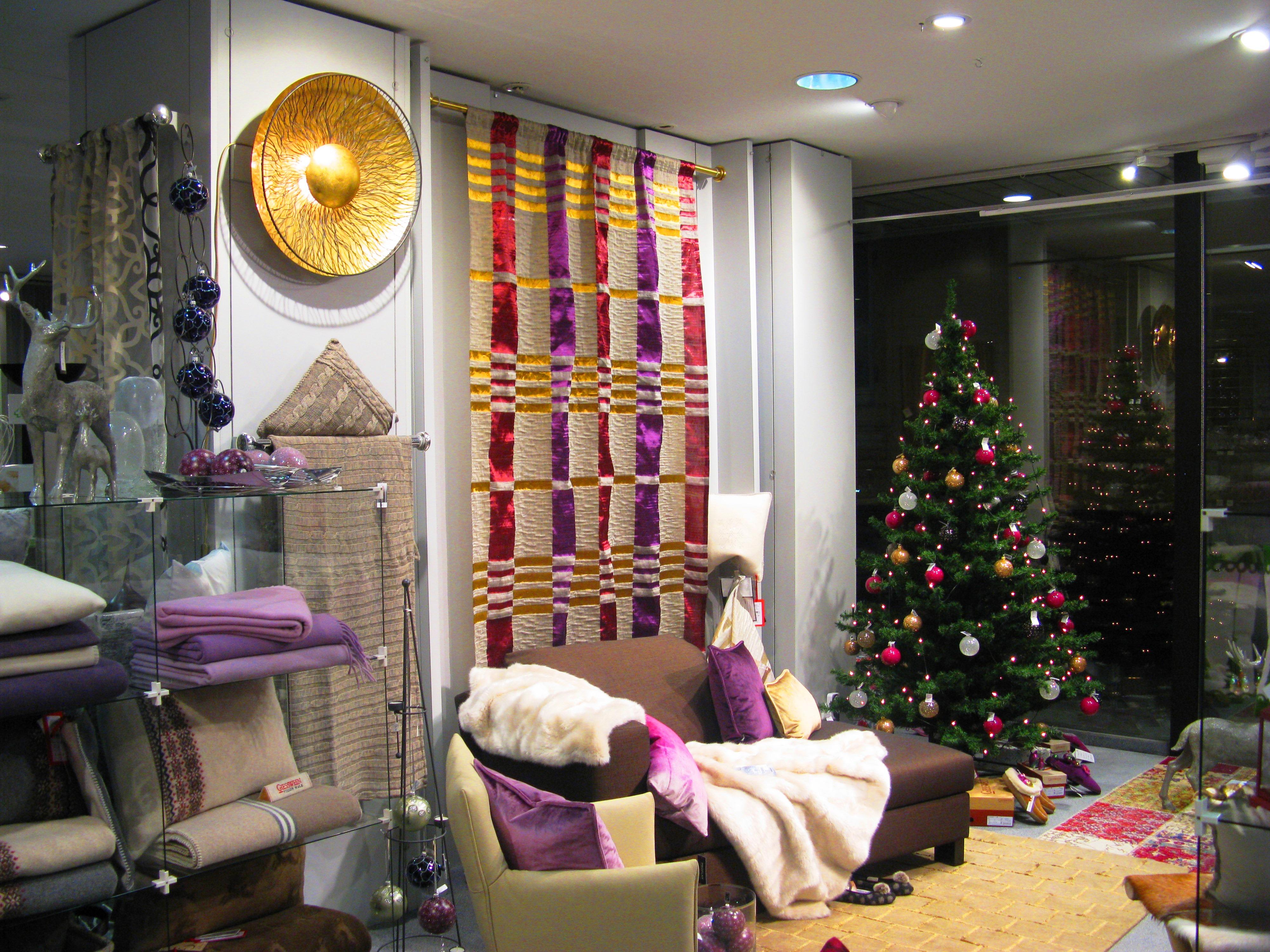 Weihnachtsstimmung #stuhl #teppich #kissen #sofa ©Bischoff Raumausstattung