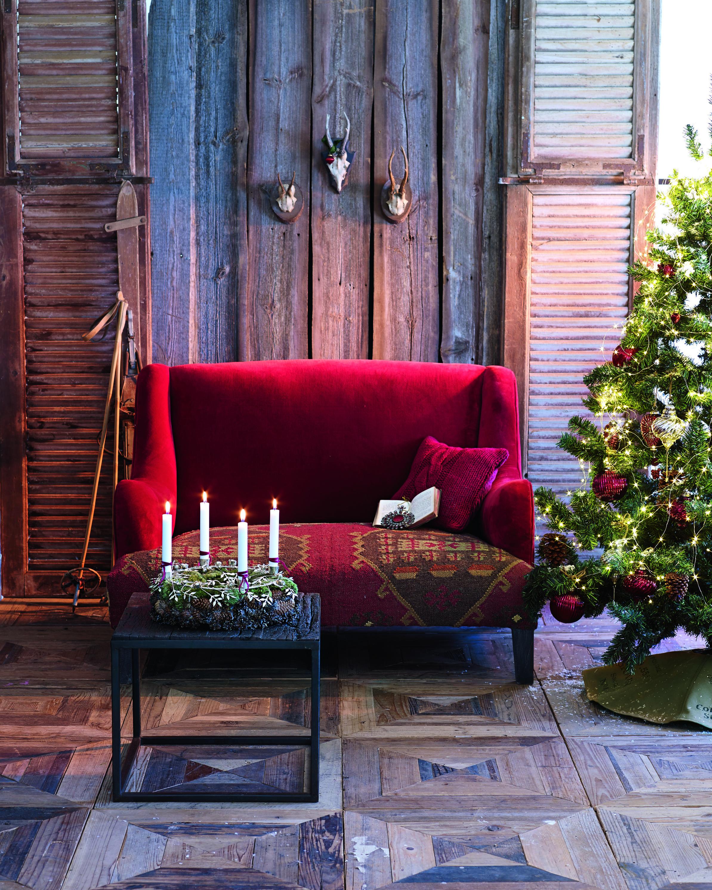 Weihnachtszauber #couchtisch #sofa ©LOBERON