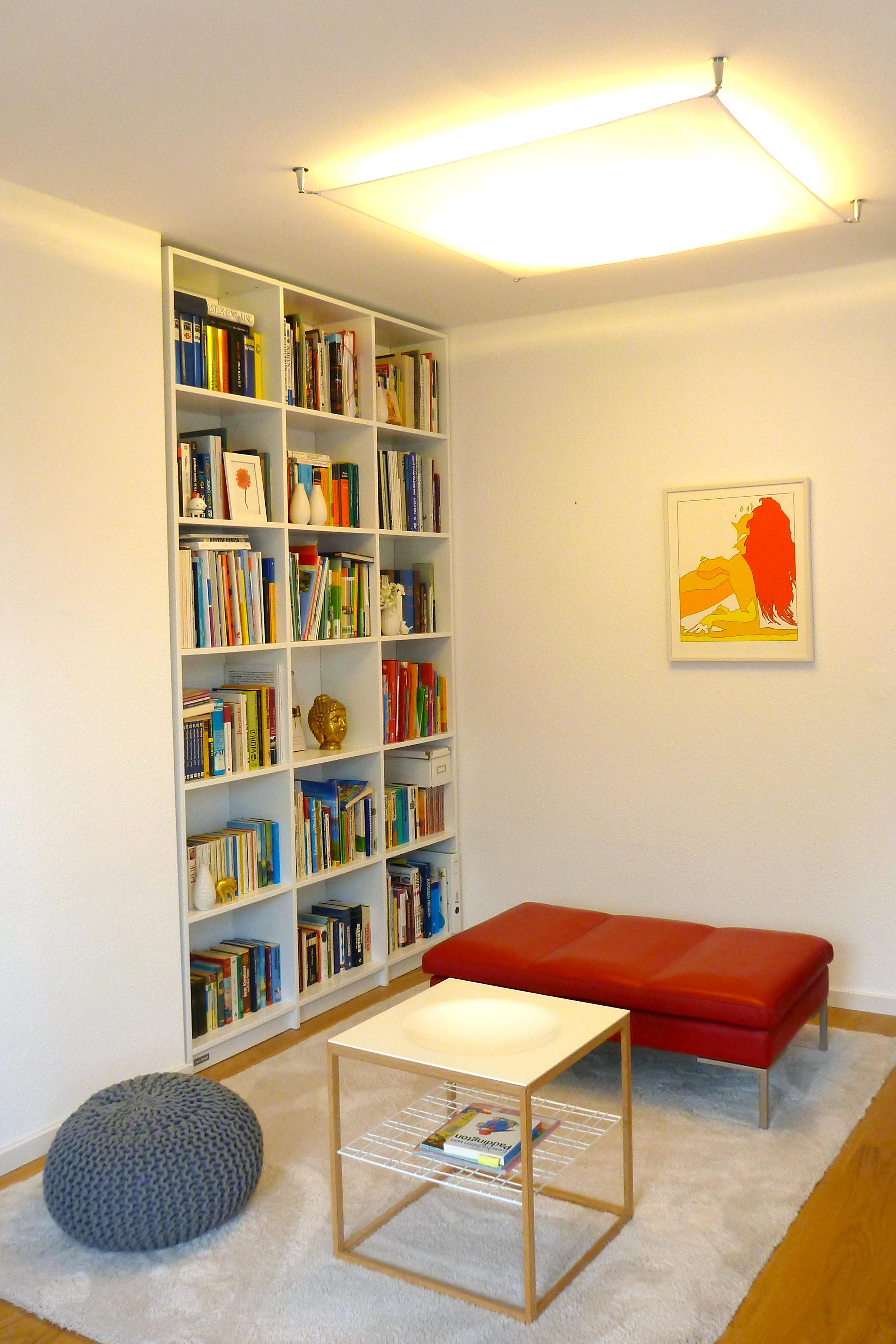 Weißes Bücherregal aus MDF #regal #arbeitszimmerregal ©Pickawood GmbH