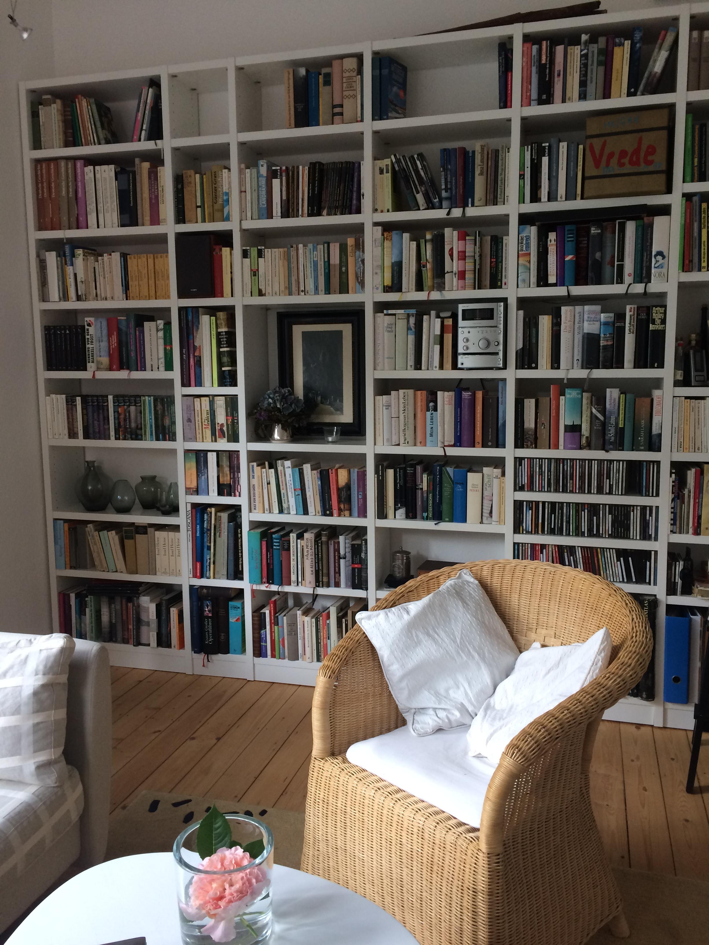 Weißes Bücherregal aus MDF #regal ©Pickawood GmbH