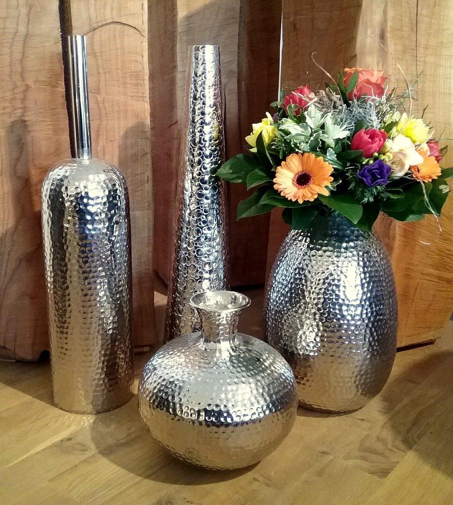 welche #Vase soll es denn sein ?
#gehämmerte #Metallvasen #zeitlos #schön #Hingucker 